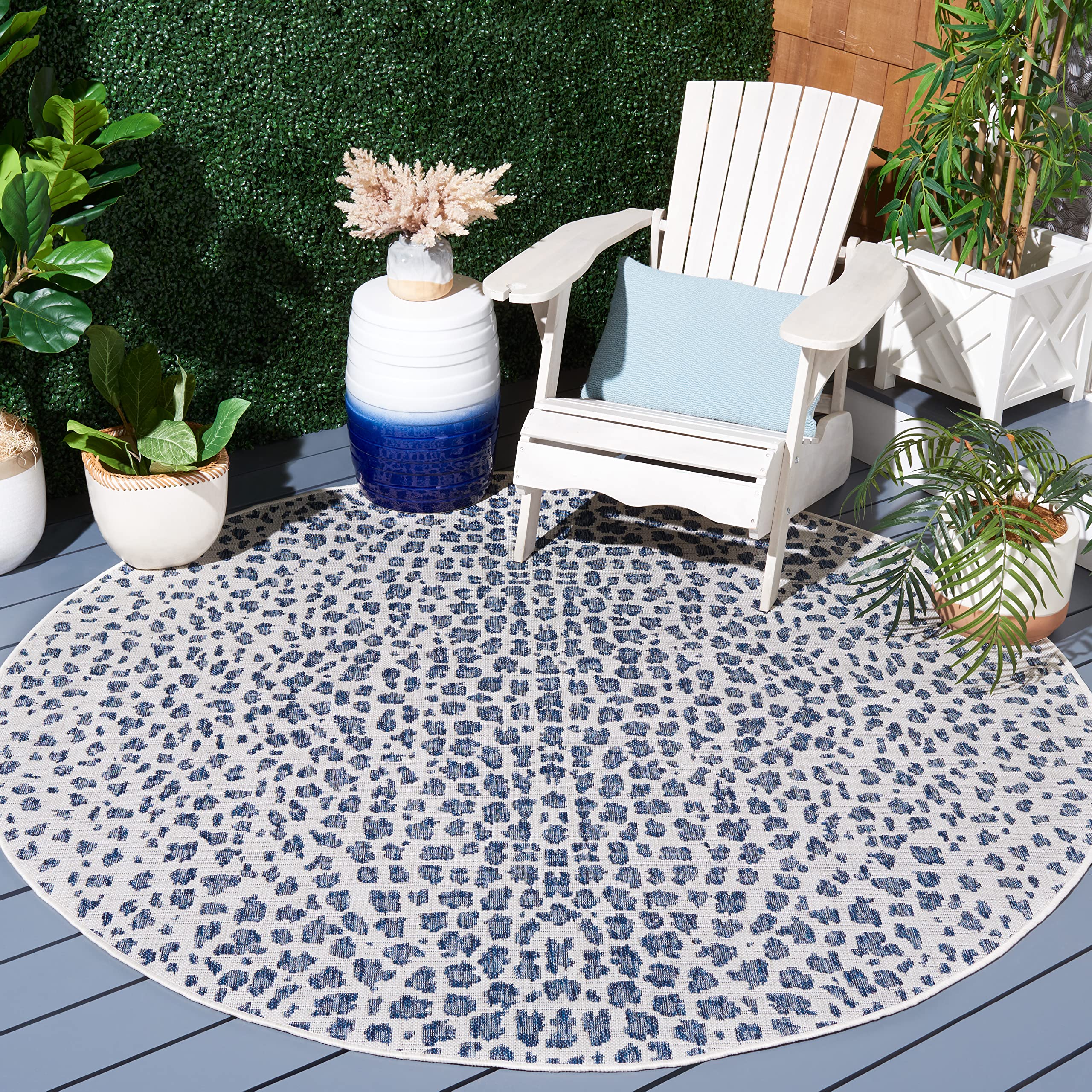 SAFAVIEH Courtyard Collection Area Rug - 71 Round, Ivory & Navy, Non-Shedding & Easy Care, Indoor/Outdoor & Washable-Ideal for 