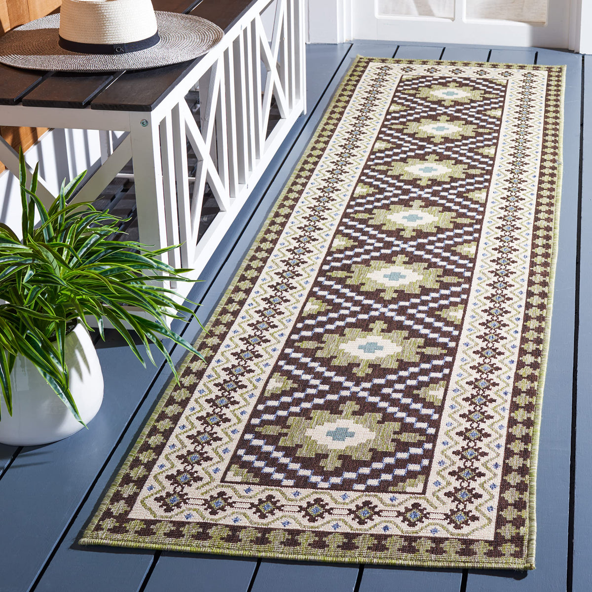 Safavieh Veranda Collection Runner Rug - 2'3' X 8', Chocolate & Green, Boho Design, Non-Shedding & Easy Care, Indoor/Outdoor &