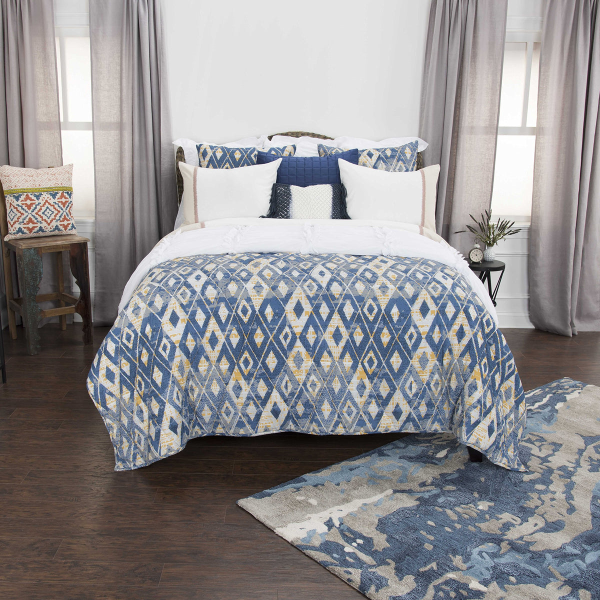 Rizzy Home | BQ4590 | 106&quot;x92&quot; Blue/Yellow/Geometric Quilt