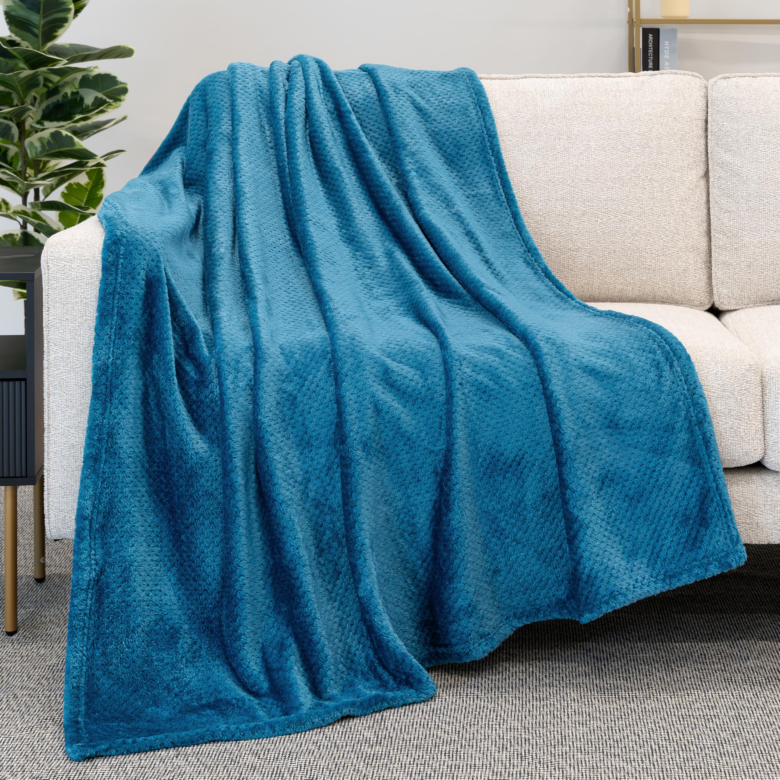 Pavilia Turquoise Blue Throw Blanket For Couch Bed, Soft Fleece Throws For Sofa Chair, Fuzzy Waffle Textured Blanket, Cozy Warm