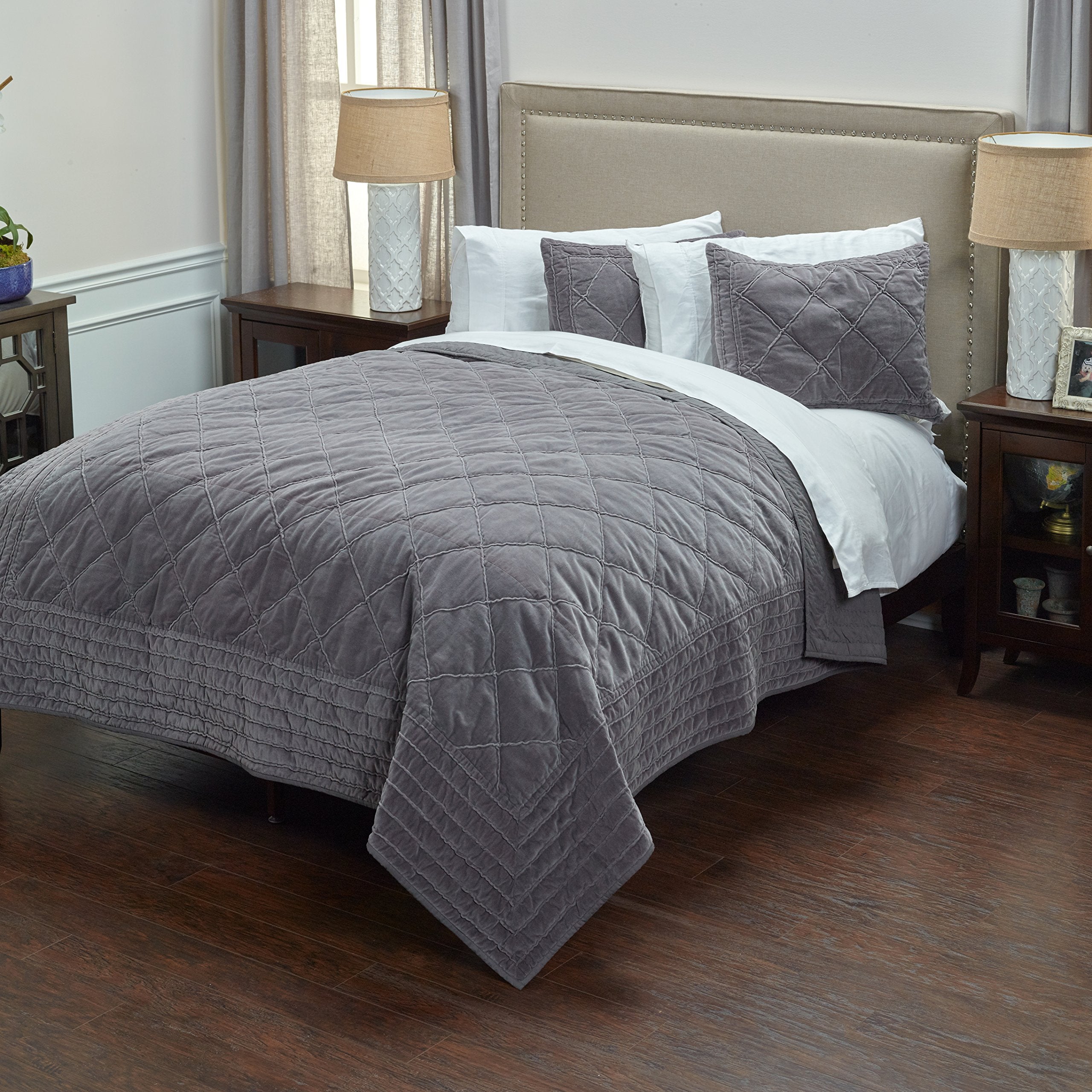 Rizzy Home | BQ4192 | Polyester Quilt | 90"x92" Gray/Black/Nuetral Solid