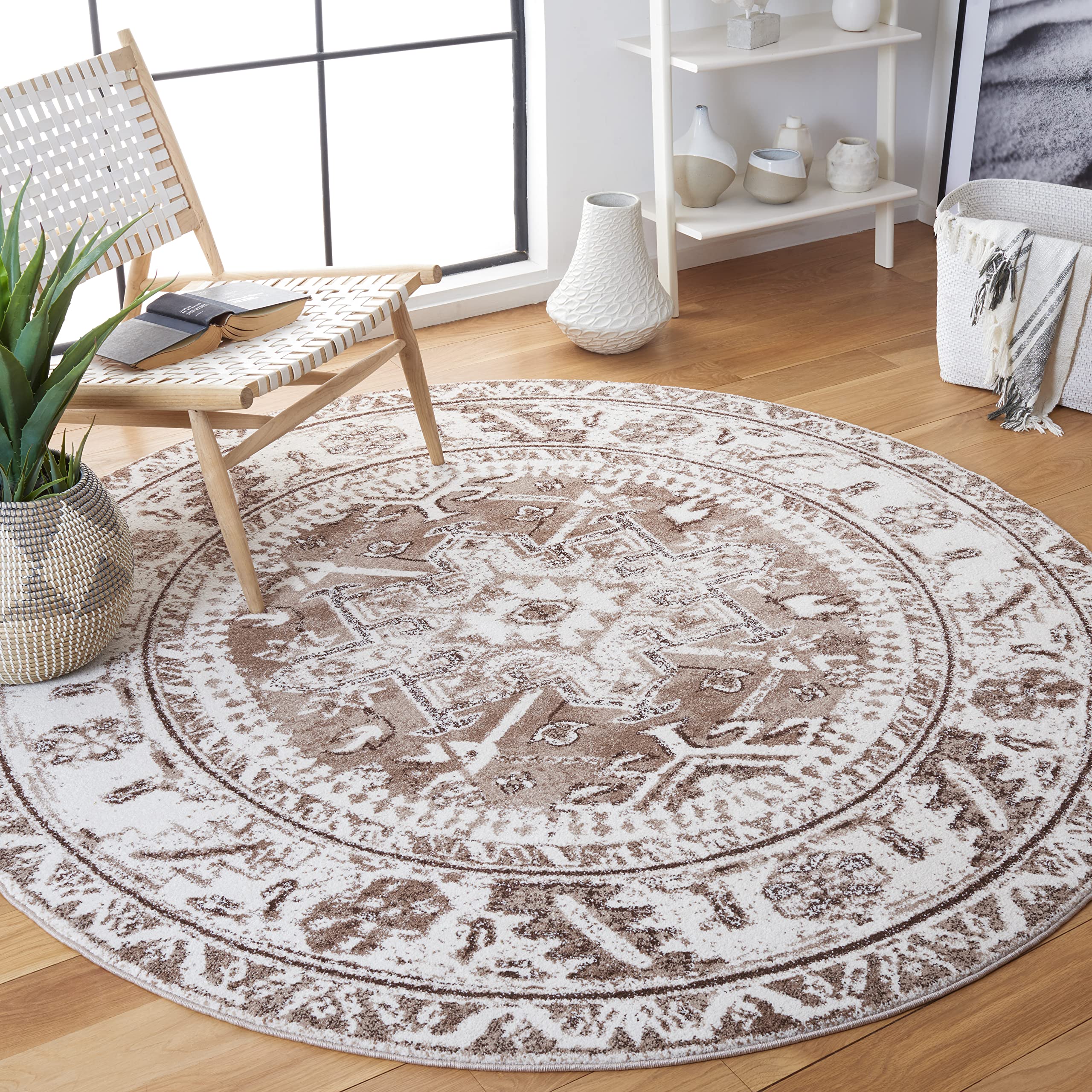 SAFAVIEH Vintage Hamadan Collection 67 Round Brown/Ivory VTH211T Traditional Oriental Persian Non-Shedding Area Rug
