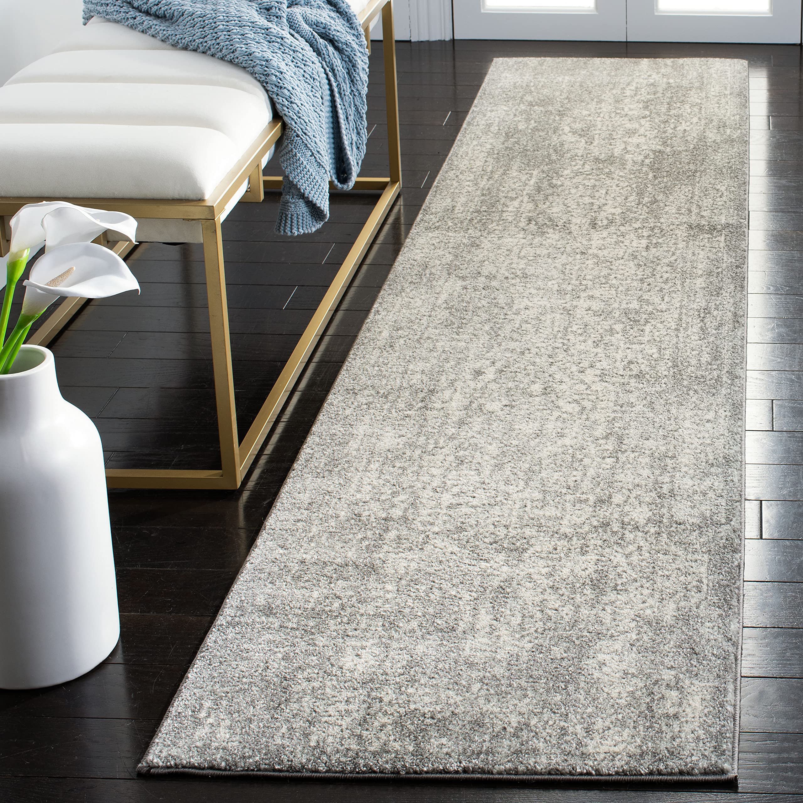 SAFAVIEH Evoke Collection 22 x 15 Silver / Ivory EVK256S Oriental Distressed Non-Shedding Living Room Bedroom Runner Rug