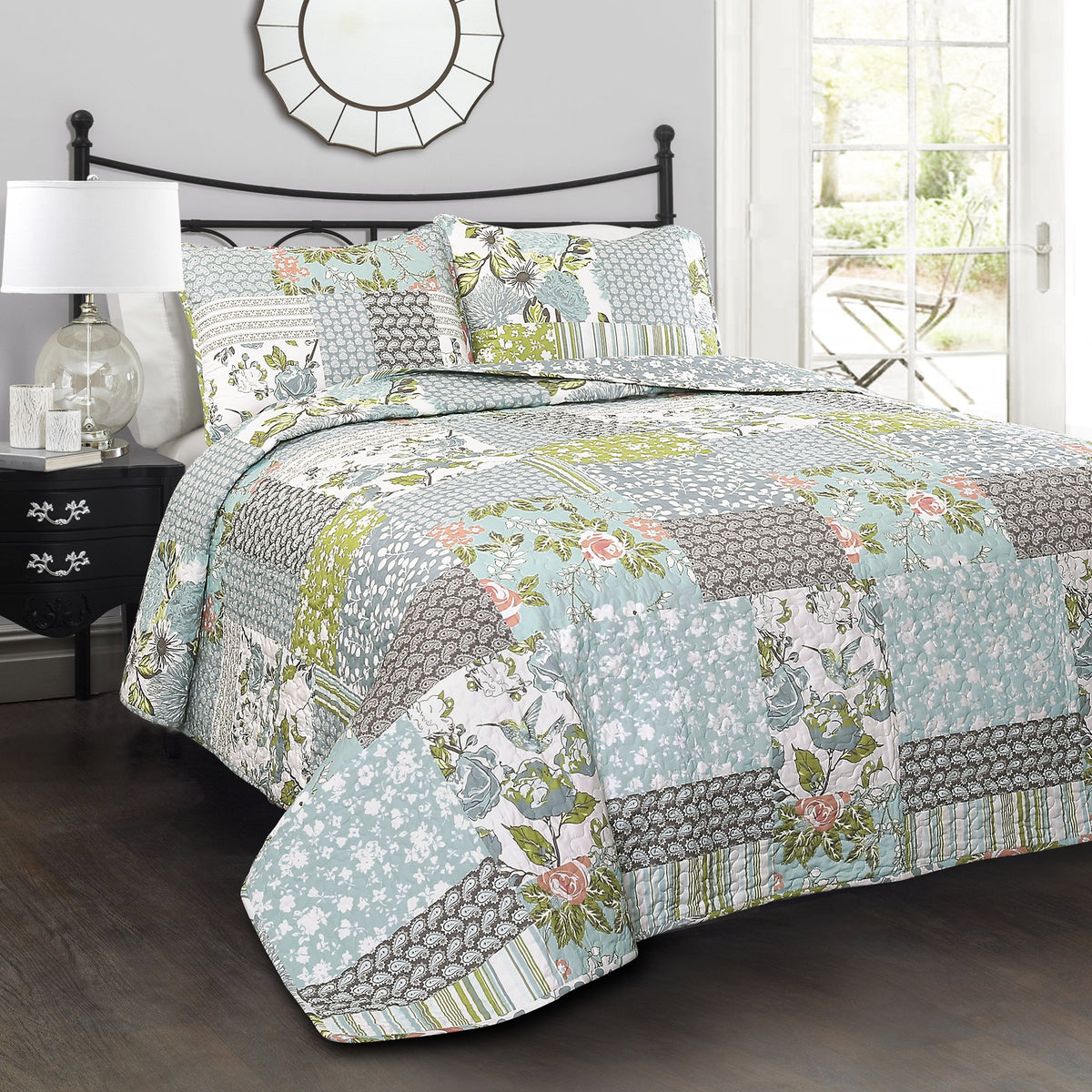 Lush Decor King-Blue Roesser Quilt | Patchwork Floral Reversible Print Pattern Country Farmhouse Style 3 Piece Bedding Set