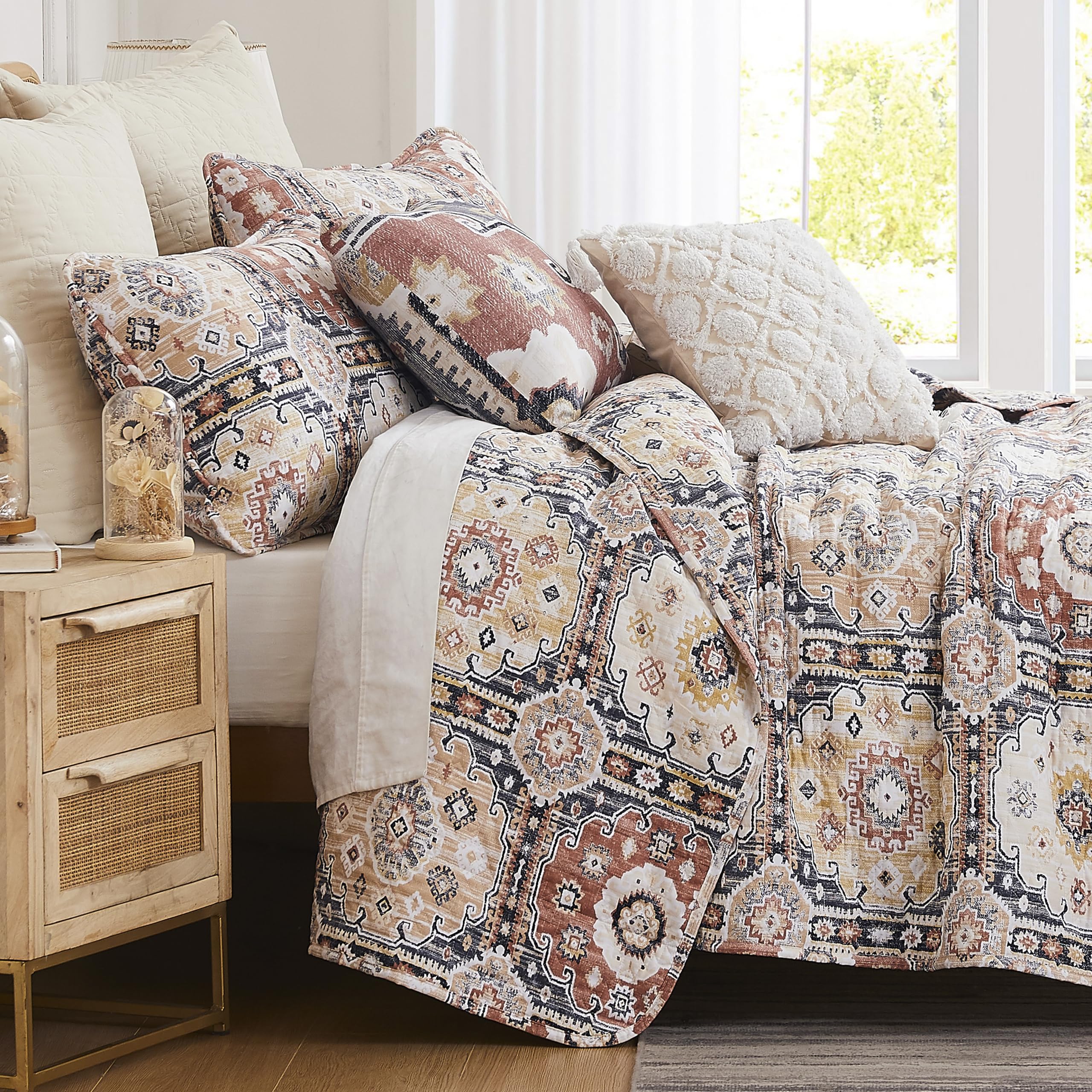 Southshore Fine Living, Inc. Oversized Twin Quilt Bedding Set, 5-Pieces With Quilt, 1 Pillow Sham, 1 Euro Sham, 2 Throw Pillows,