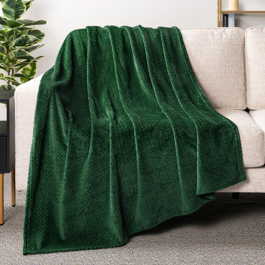 PAVILIA Soft Fleece Forest Green Throw Blanket for Couch, Lightweight Plush Warm Blankets for Bed, Fuzzy Cozy Flannel Blanket Th