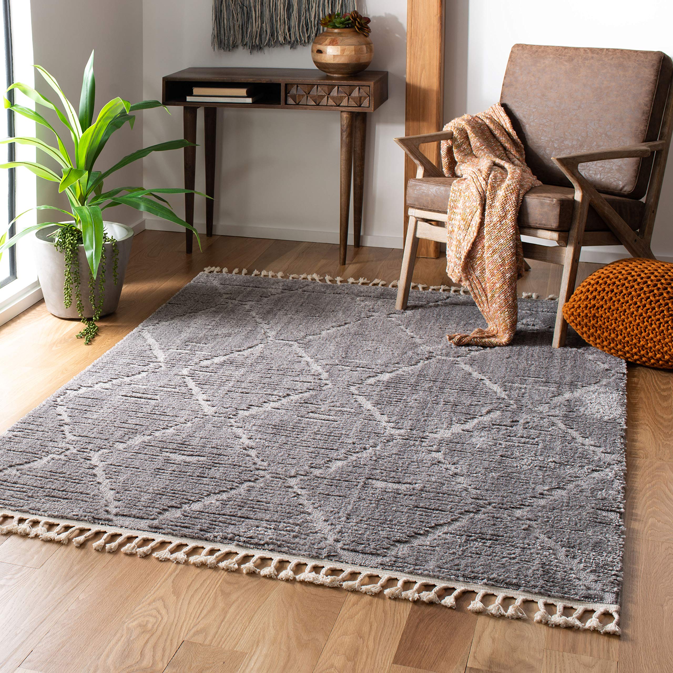 SAFAVIEH Marrakech Collection Area Rug - 53 x 76, Grey, Moroccan Boho Tribal Tassel Design, Non-Shedding & Easy Care, Ideal fo