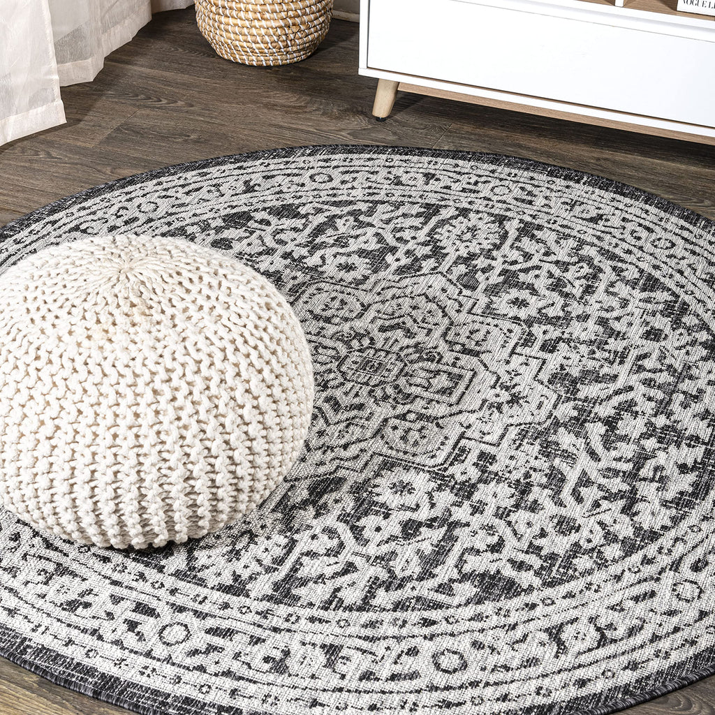 Jonathan Y Smb101D-5R Sinjuri Medallion Textured Weave Indoor Outdoor Area-Rug Coastal Bohemian Rustic Glam Easy-Cleaning Bedroom Kitchen Backyard Patio Non Shedding, 5' Round, Gray/Black