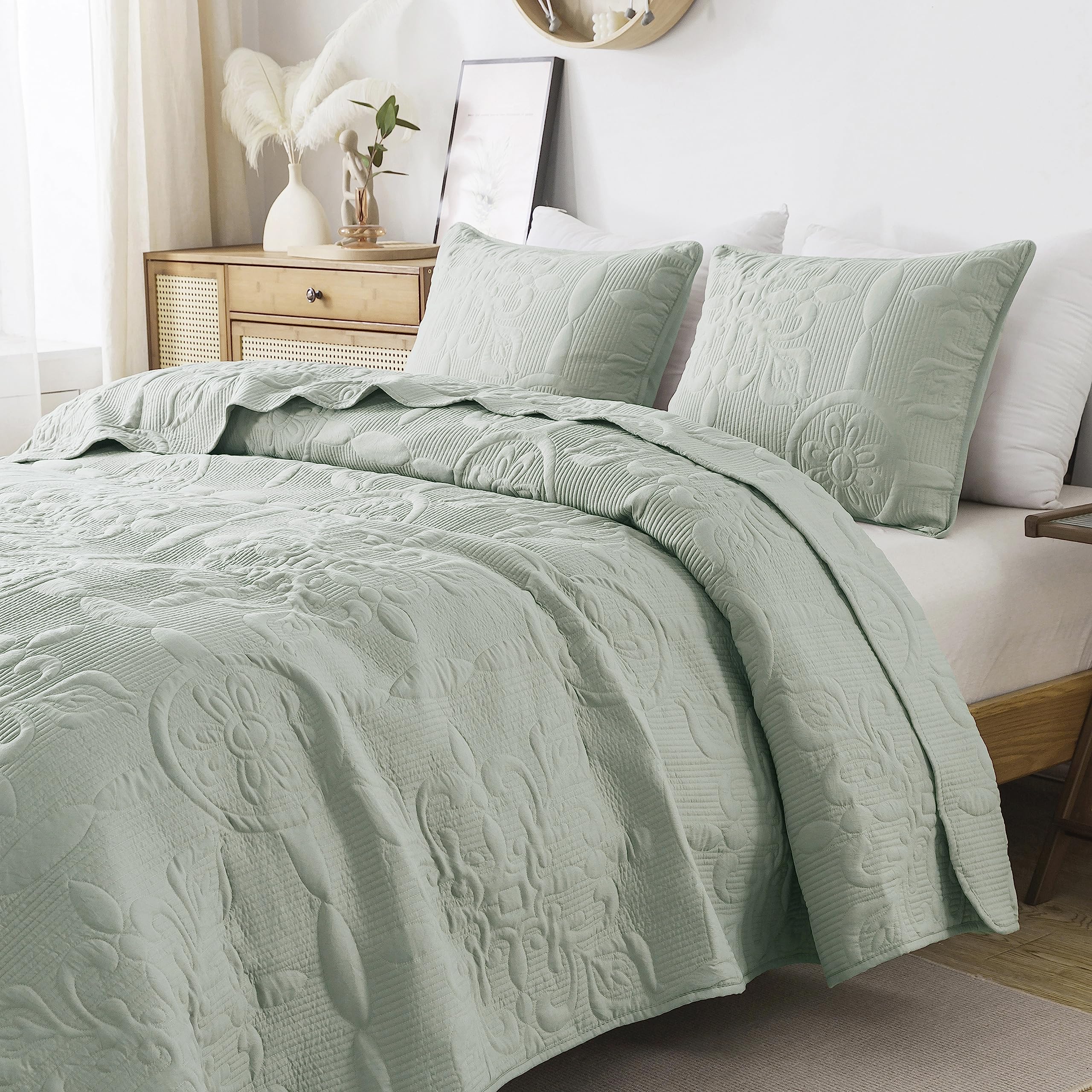 B2Ever Damask Quilt Queen Size Bedding Sets With Pillow Shams, Boho Lightweight Soft Bedspread Coverlet, Sage Green Quilted Blan