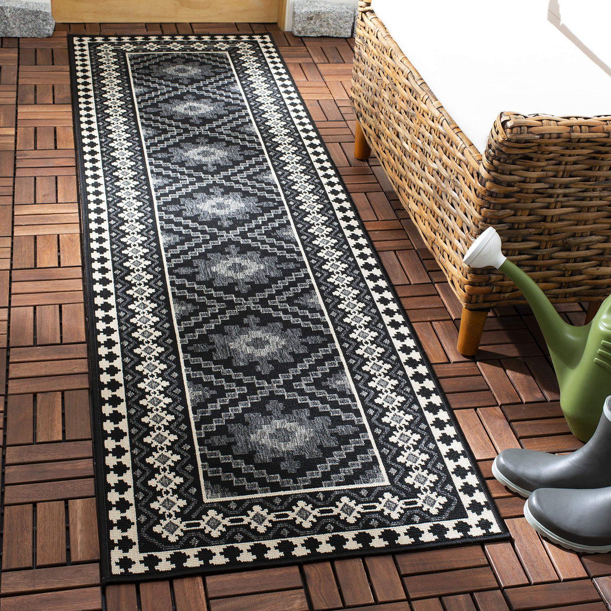 Safavieh Veranda Collection 2'3' X 14' Black / Cream Ver099 Boho Indoor/ Outdoor Non-Shedding Easy Scrubbing Patio Backyard Porc