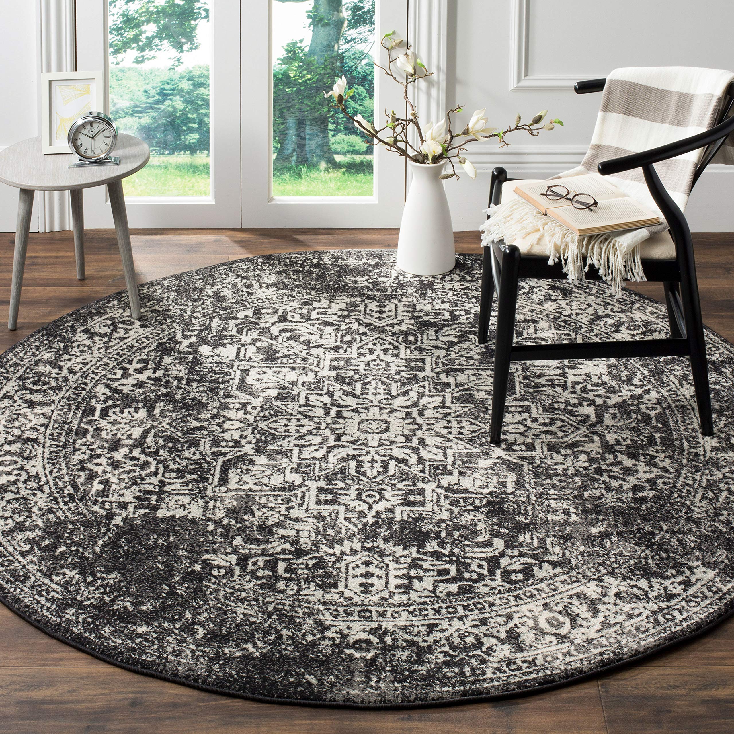 SAFAVIEH Evoke Collection Area Rug - 67 Round, Black & Grey, Oriental Distressed Design, Non-Shedding & Easy Care, Ideal for Hi