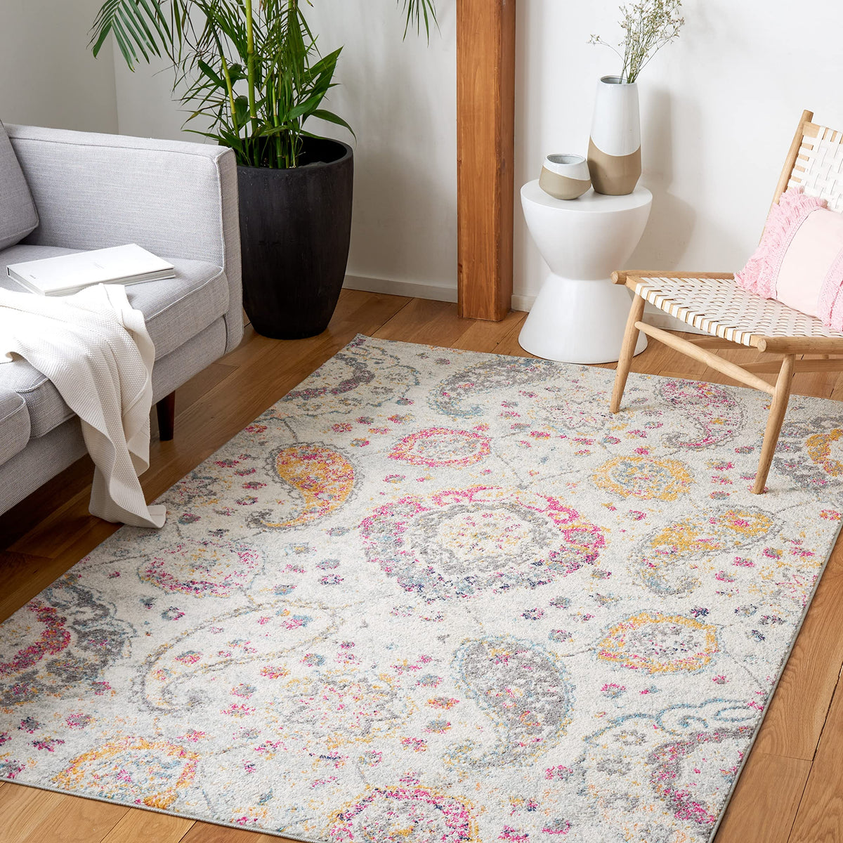 SAFAVIEH Madison Collection 5'1'' x 7'6'' GreyGold MAD600F Boho Chic Glam Paisley Non-Shedding Living Room Dining Bedroom Area R