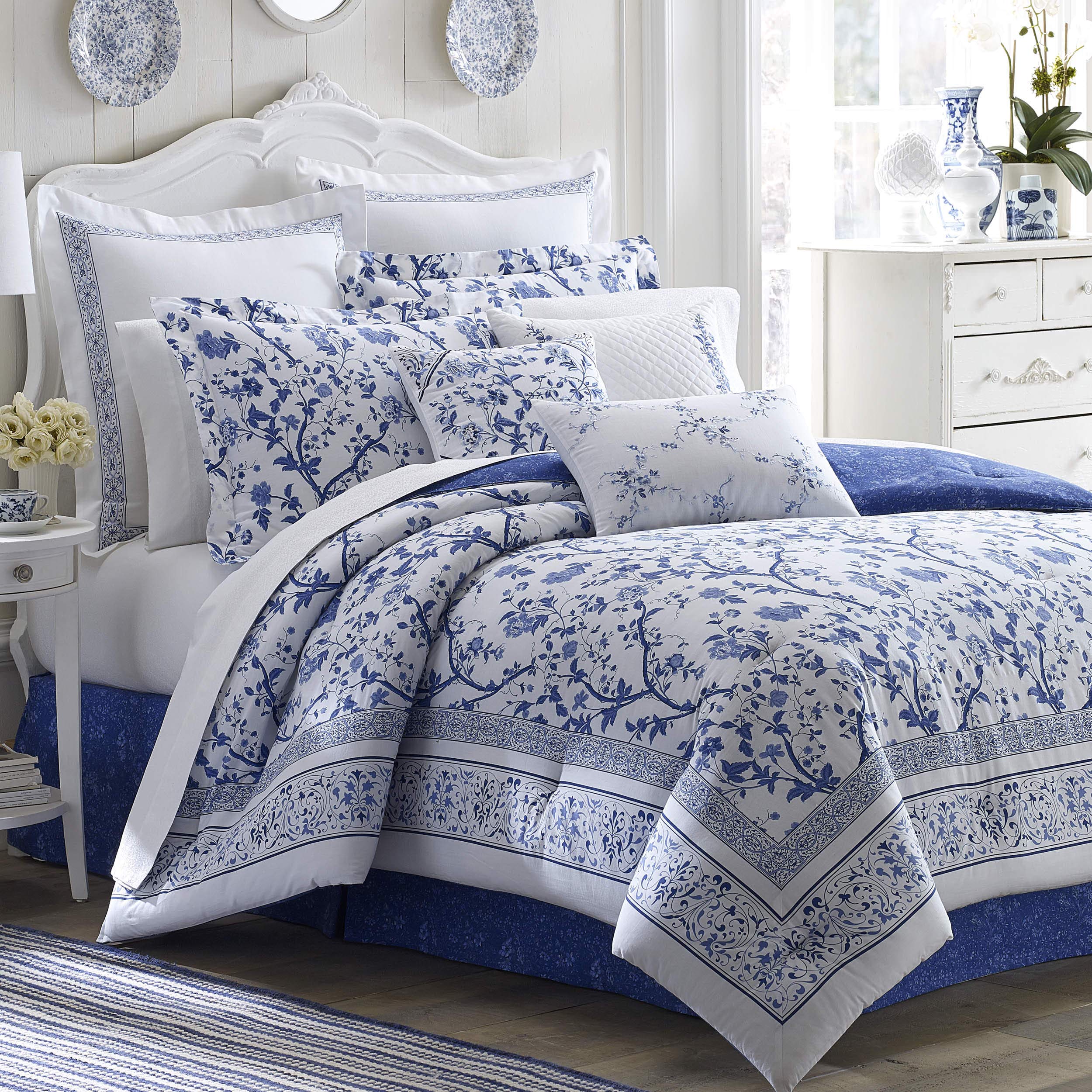 Laura Ashley - King Duvet Cover Set, Reversible Cotton Bedding With Matching Shams, Home Decor For All Seasons (Charlotte Blue,