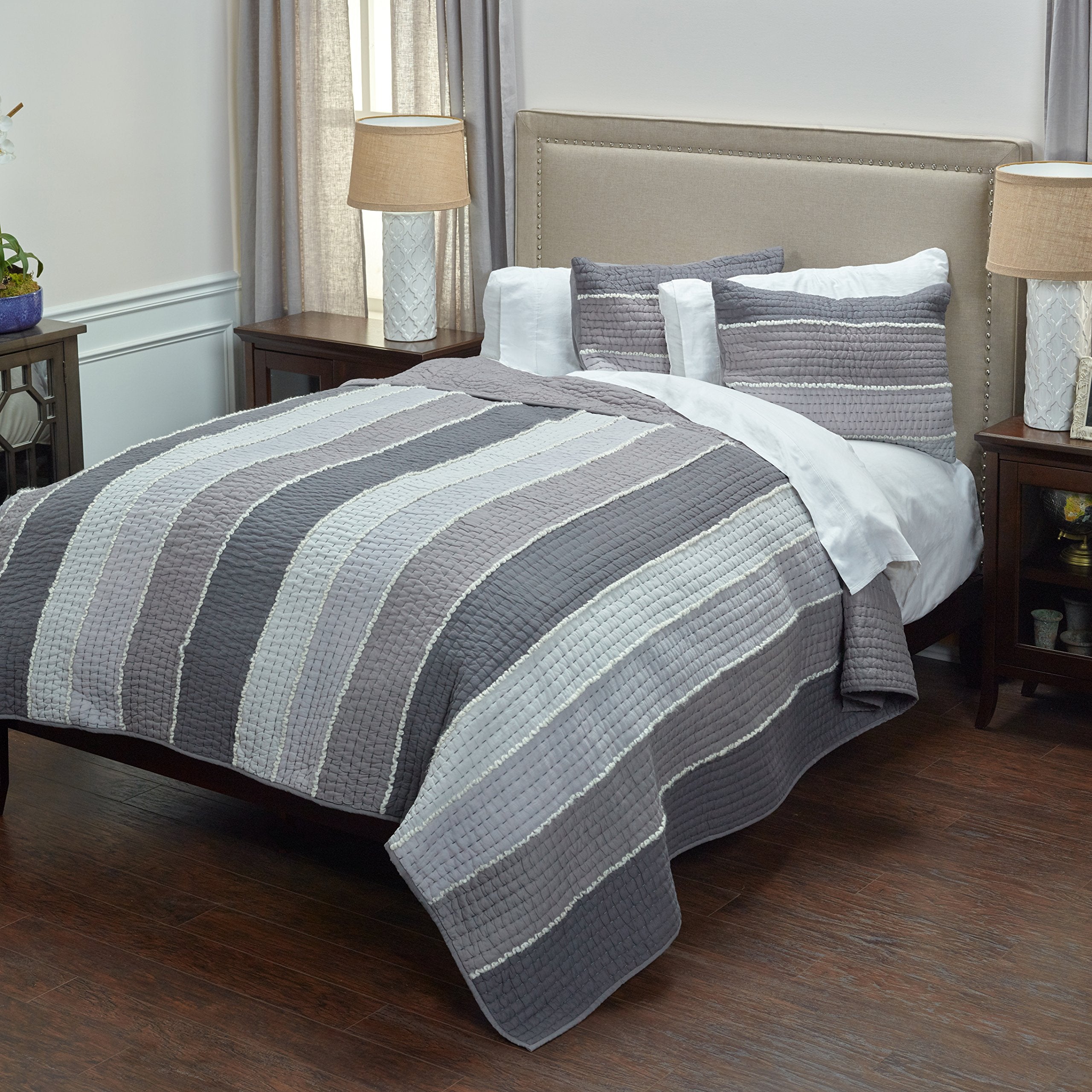 Rizzy Home | BQ4195 | Cotton Quilt | 106&quot;x92&quot; Gray/White/Nuetral Stripe