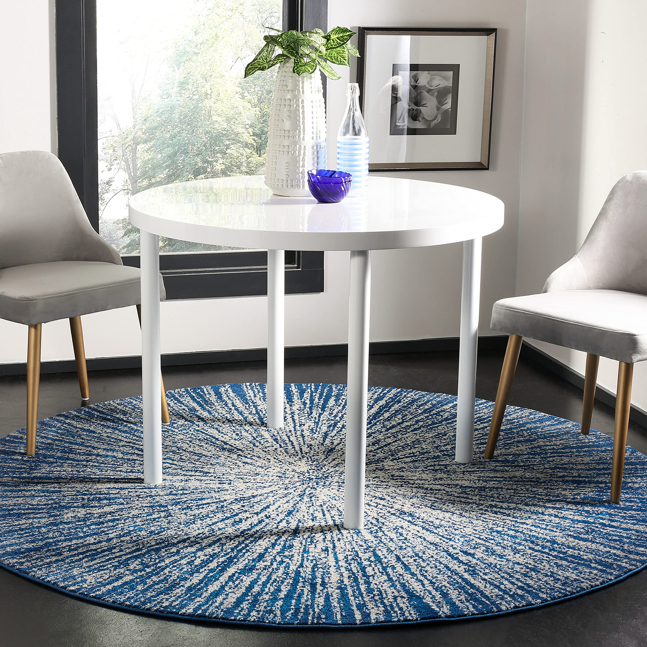 SAFAVIEH Evoke Collection Area Rug - 67 Round, Navy & Ivory, Abstract Burst Design, Non-Shedding & Easy Care, Ideal for High Tr