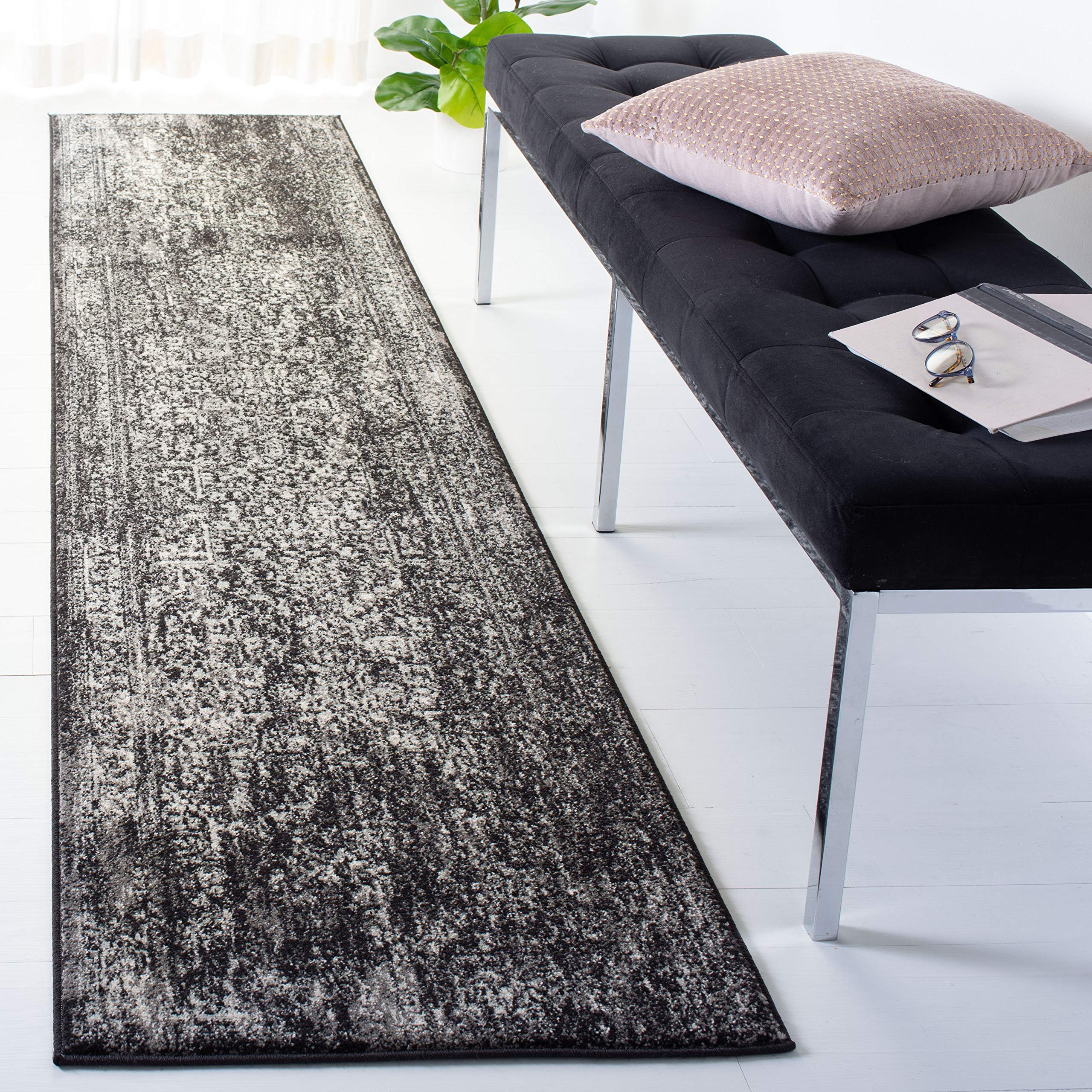 SAFAVIEH Evoke Collection 22 x 9 Black / Grey EVK256R Oriental Distressed Non-Shedding Living Room Entryway Foyer Hallway Bedr