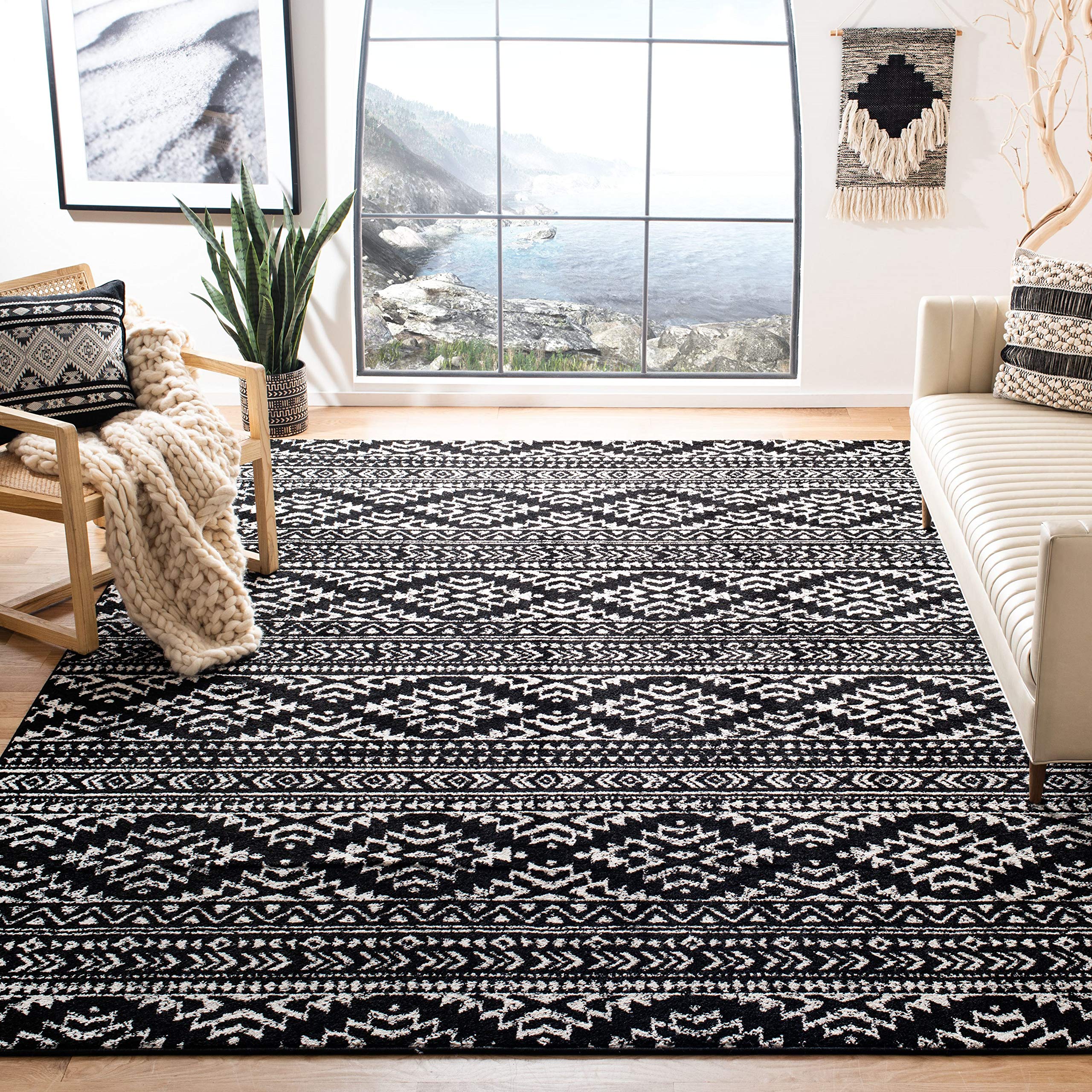 SAFAVIEH Tulum Collection Area Rug - 53 x 76, Black & Ivory, Moroccan Boho Tribal Design, Non-Shedding & Easy Care, Ideal for 