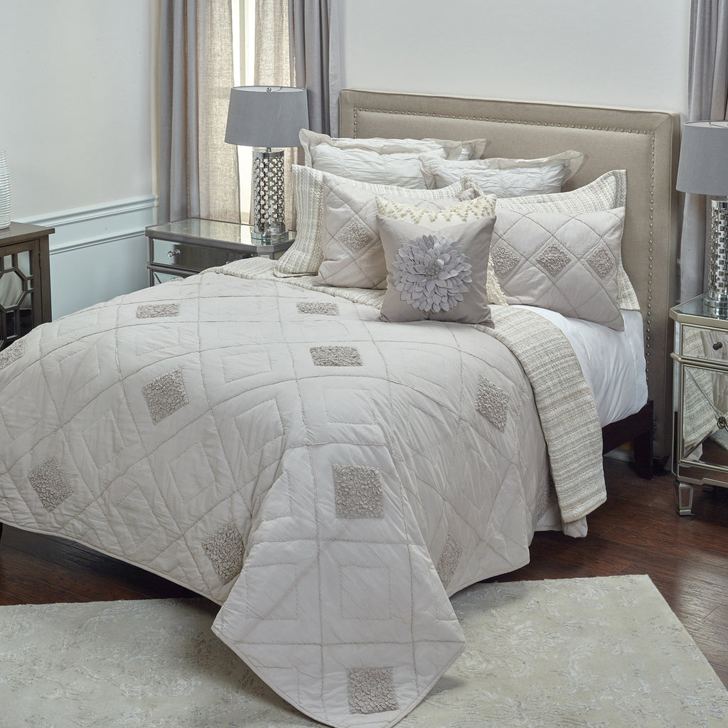 Rizzy Home | BQ4196 | Polyester Quilt | 70"x86" Pink/Brown/Nuetral Diamond Textured