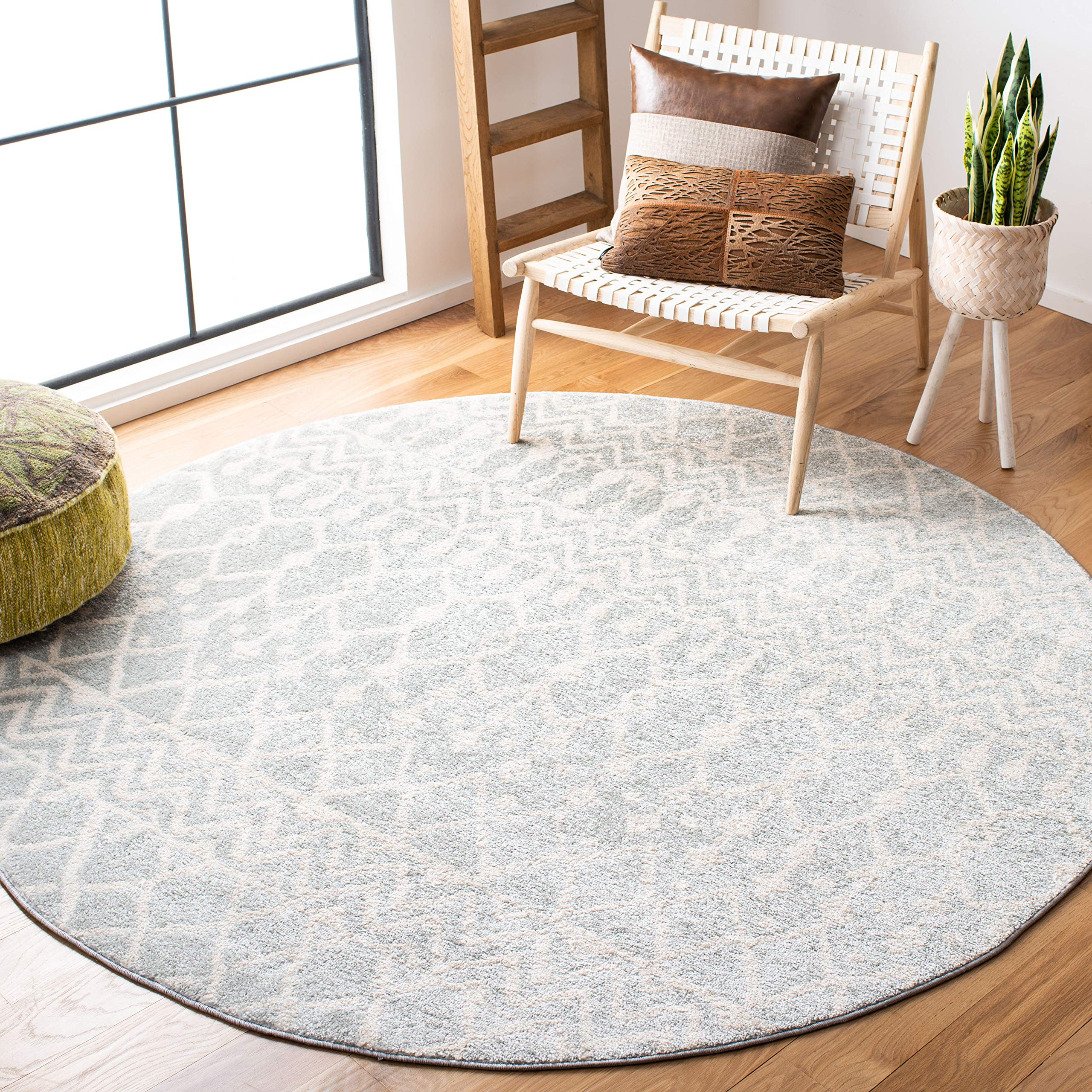SAFAVIEH Tulum Collection Area Rug - 5 Round, Light Grey & Ivory, Moroccan Boho Distressed Design, Non-Shedding & Easy Care, Id