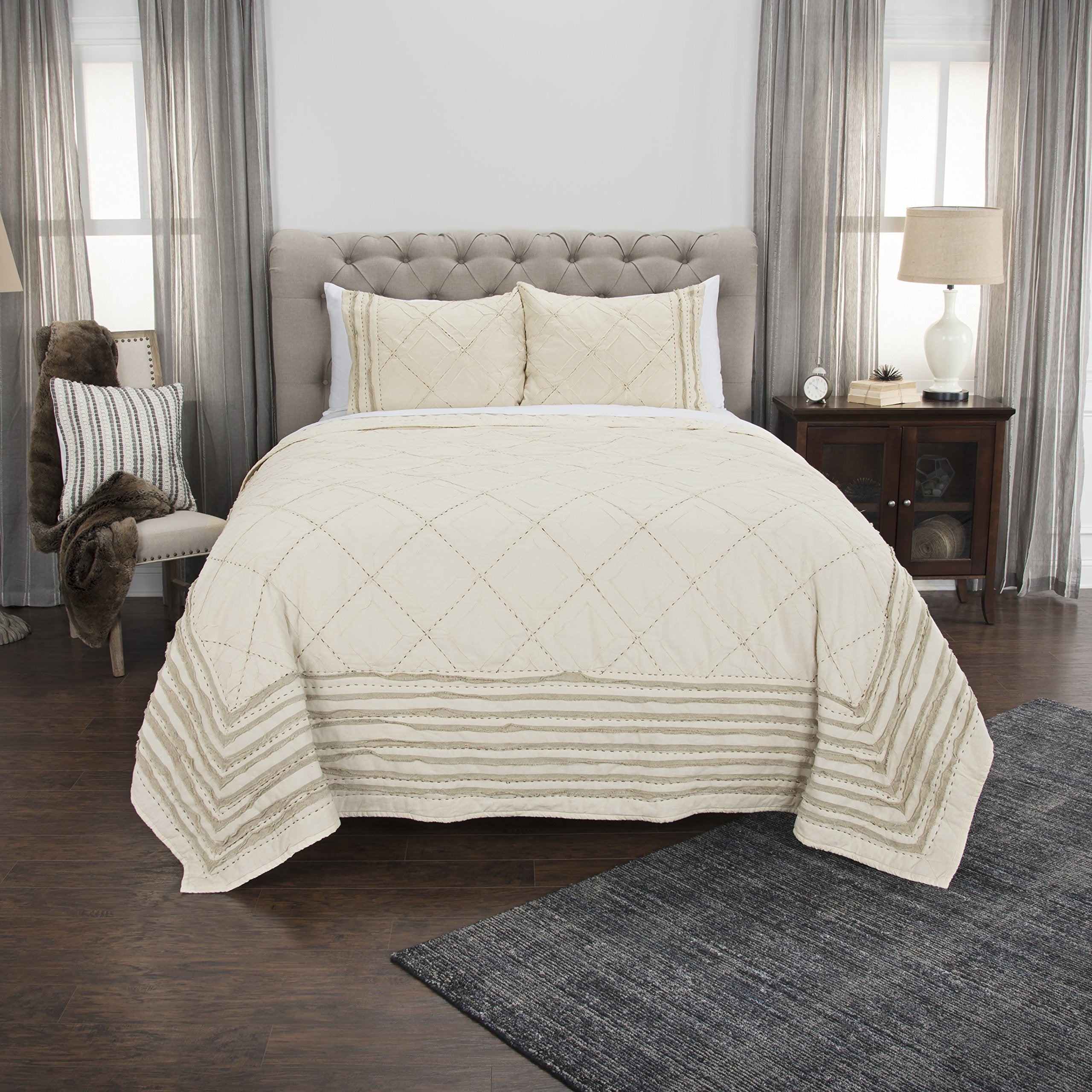 Rizzy Home | BQ4526 | Polyester Quilt | 106"x92" Brown/Neutral/ Geometric