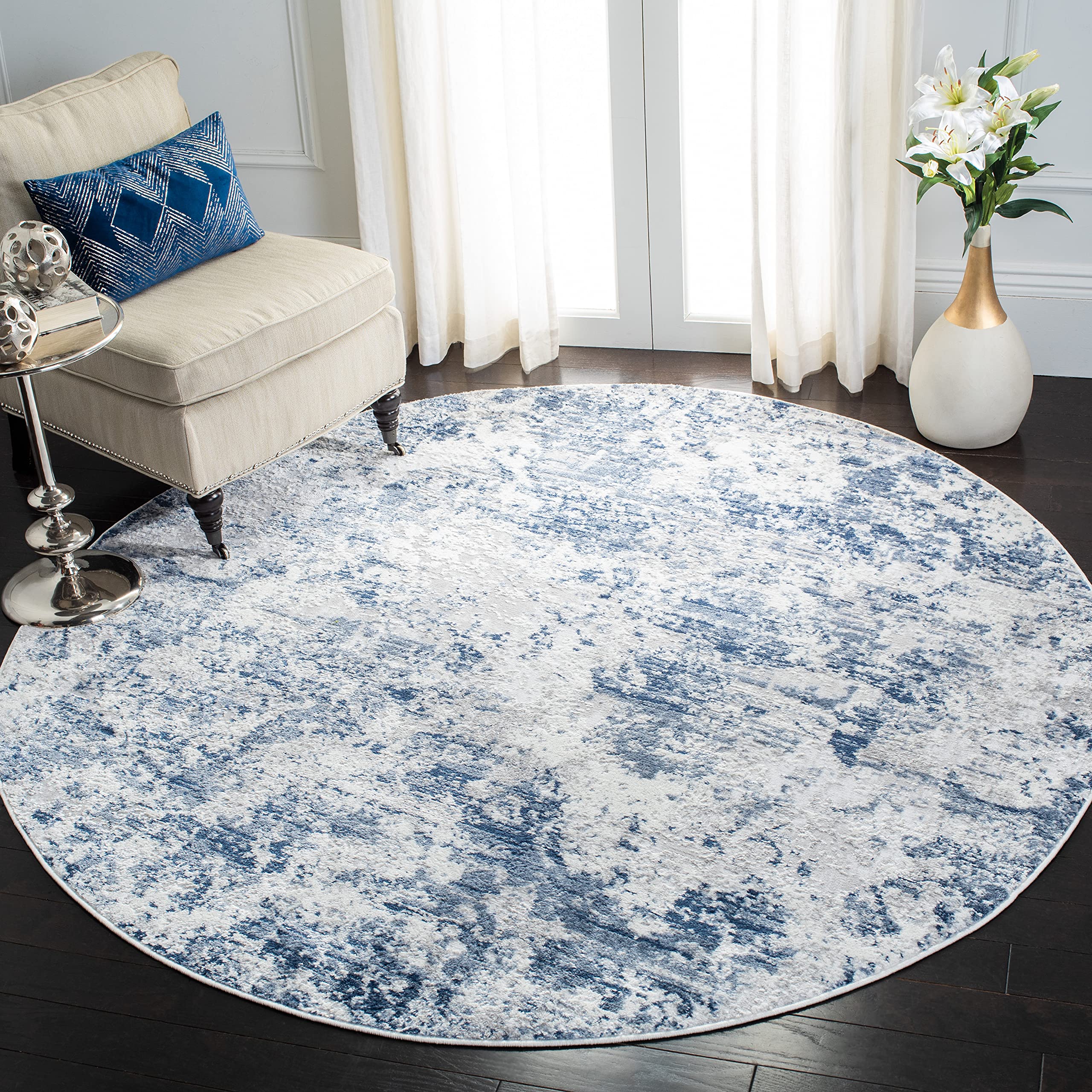 SAFAVIEH Amelia Collection Area Rug - 53 Round, Navy & Grey, Modern Abstract Design, Non-Shedding & Easy Care, Ideal for High T
