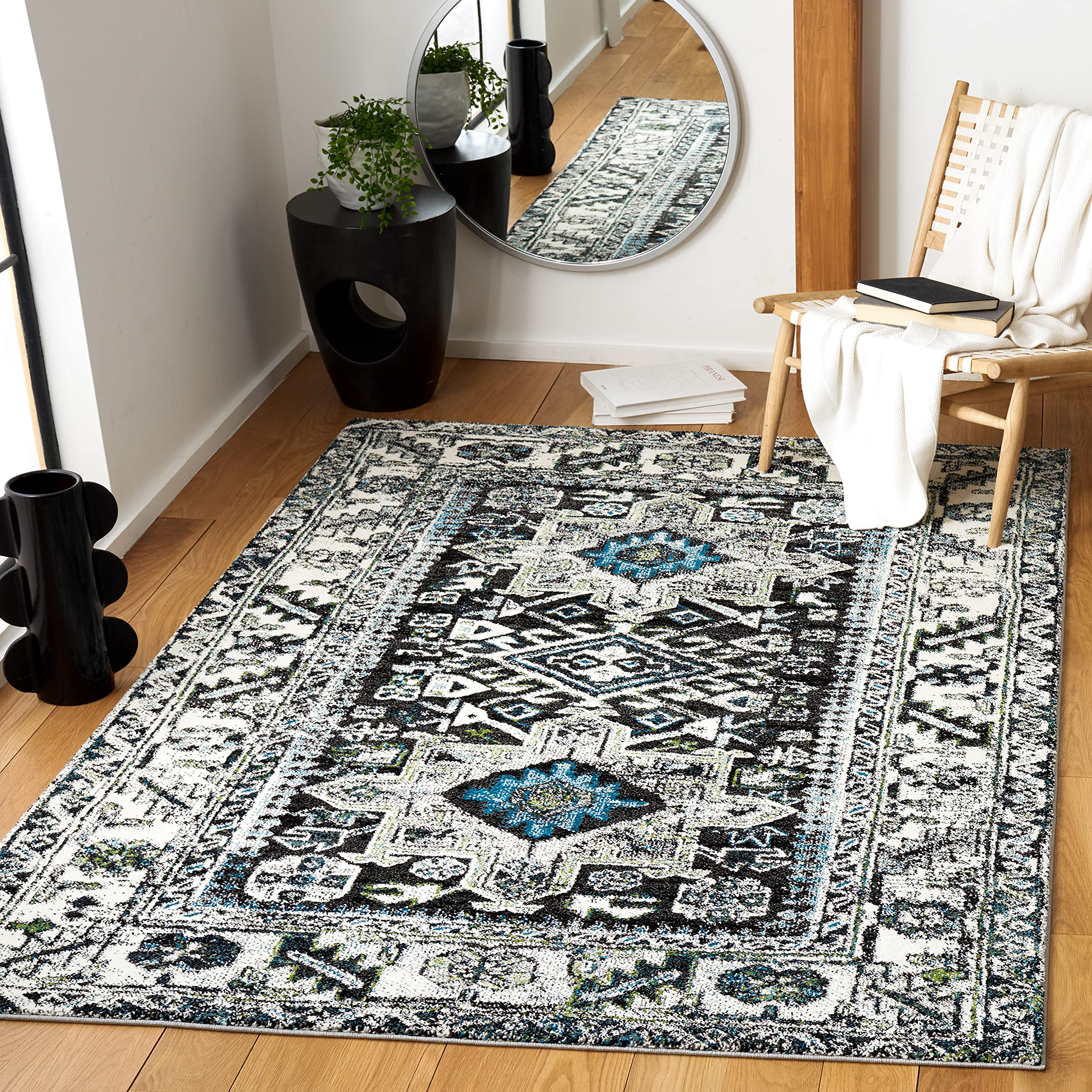 SAFAVIEH Vintage Hamadan Collection Accent Rug - 4 x 6, Dark Grey & Ivory, Oriental Design, Non-Shedding & Easy Care, Ideal fo