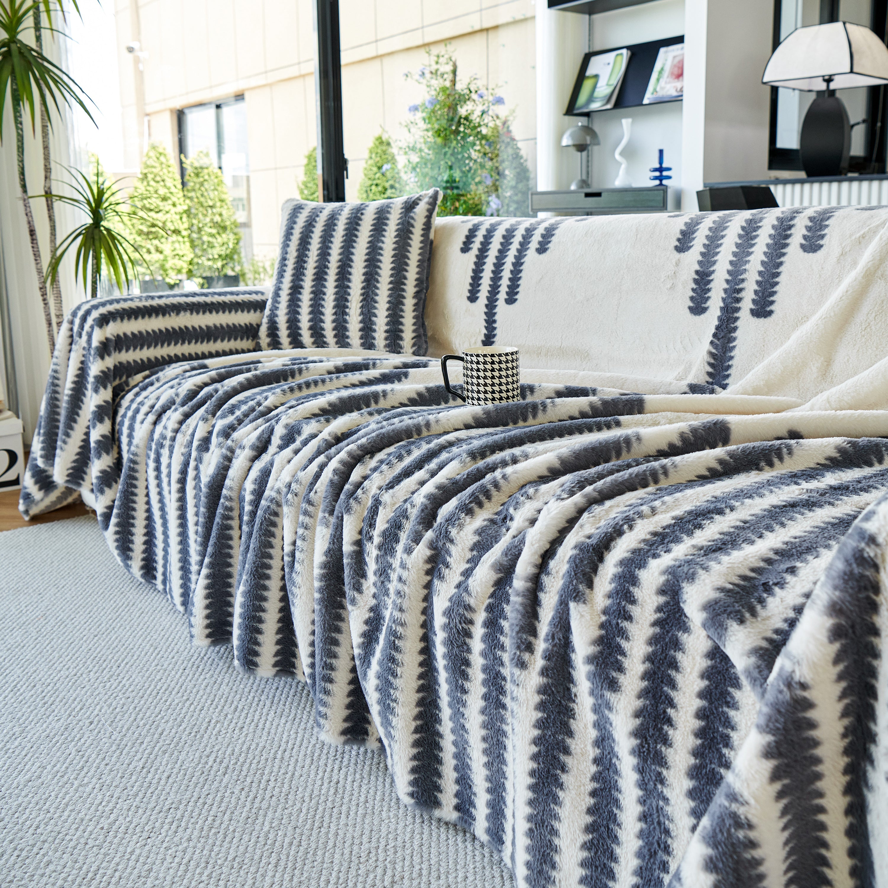 Warm Faux Fur Luxury Sofa Throw Blankets, Soft Cozy Thick Plush Shaggy Blankets for Couch Chair Bed