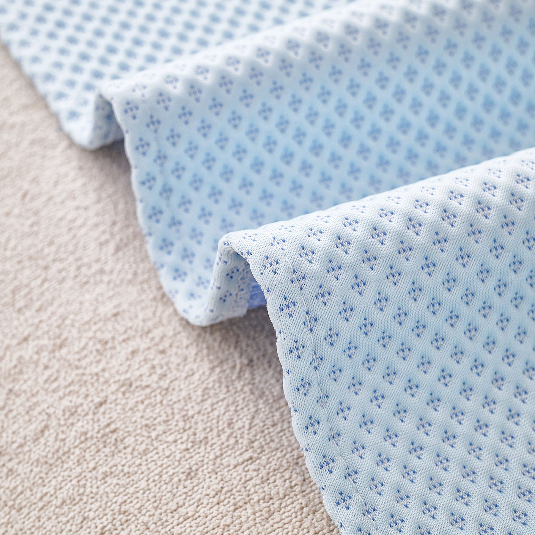 Cooling Ice Silk Knit Couch Cover, Breathable Pet Friendly Soft Throw Cover for Sofas