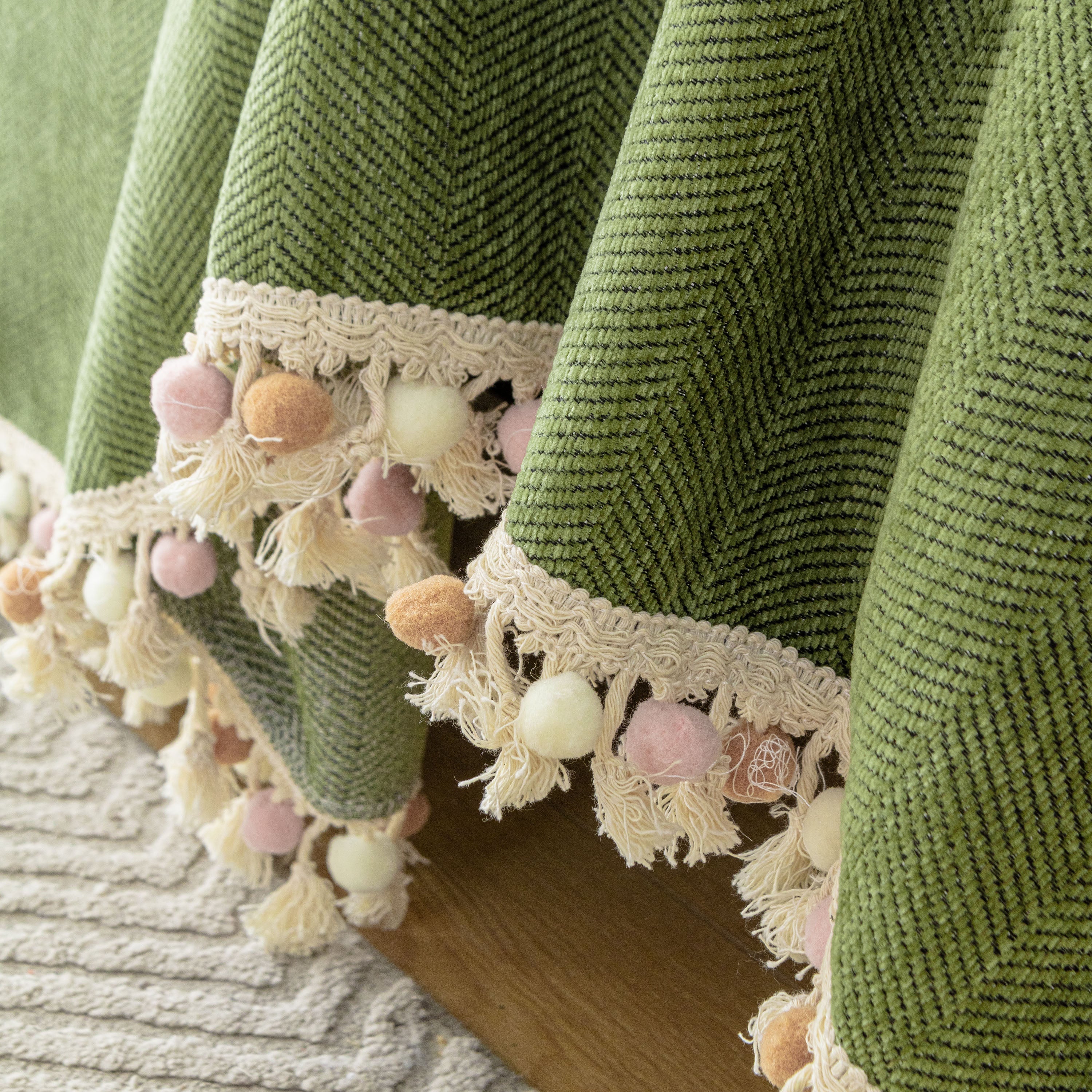Boho Herringbone Sofa Throw Blanket with Pom Pom Tassels Stylish Furniture Slipcover