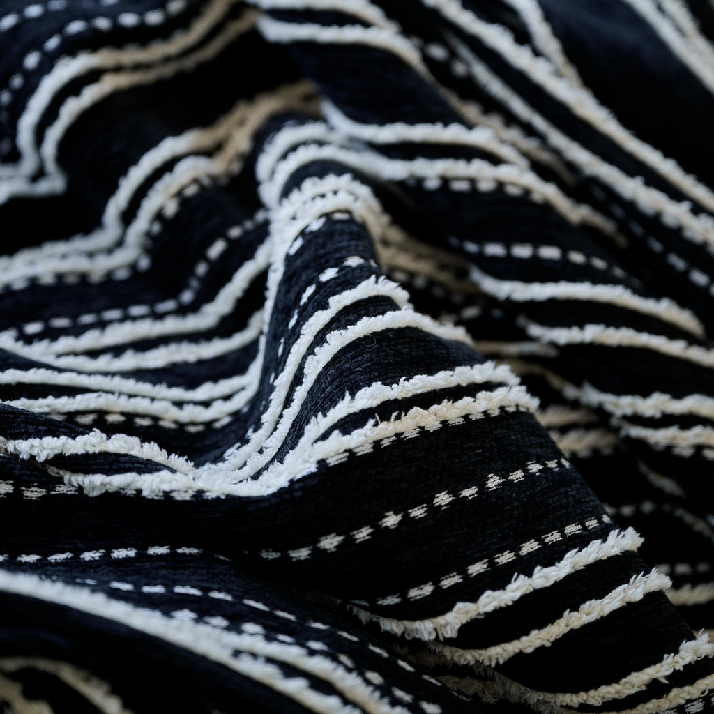 Vintage-Inspired Striped Blankets for Couch Covers Luxury Couch Throw Cover with Timeless Elegance