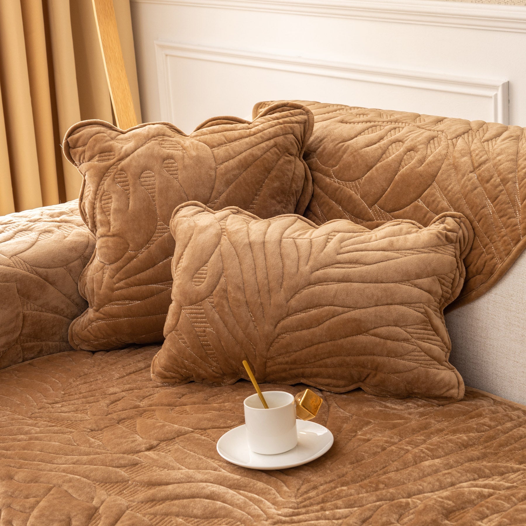 Soft Velvet Plush Non-Slip Sofa Cover Quilted Palm Leaves Sofa Seat Pad for Kids and Pets