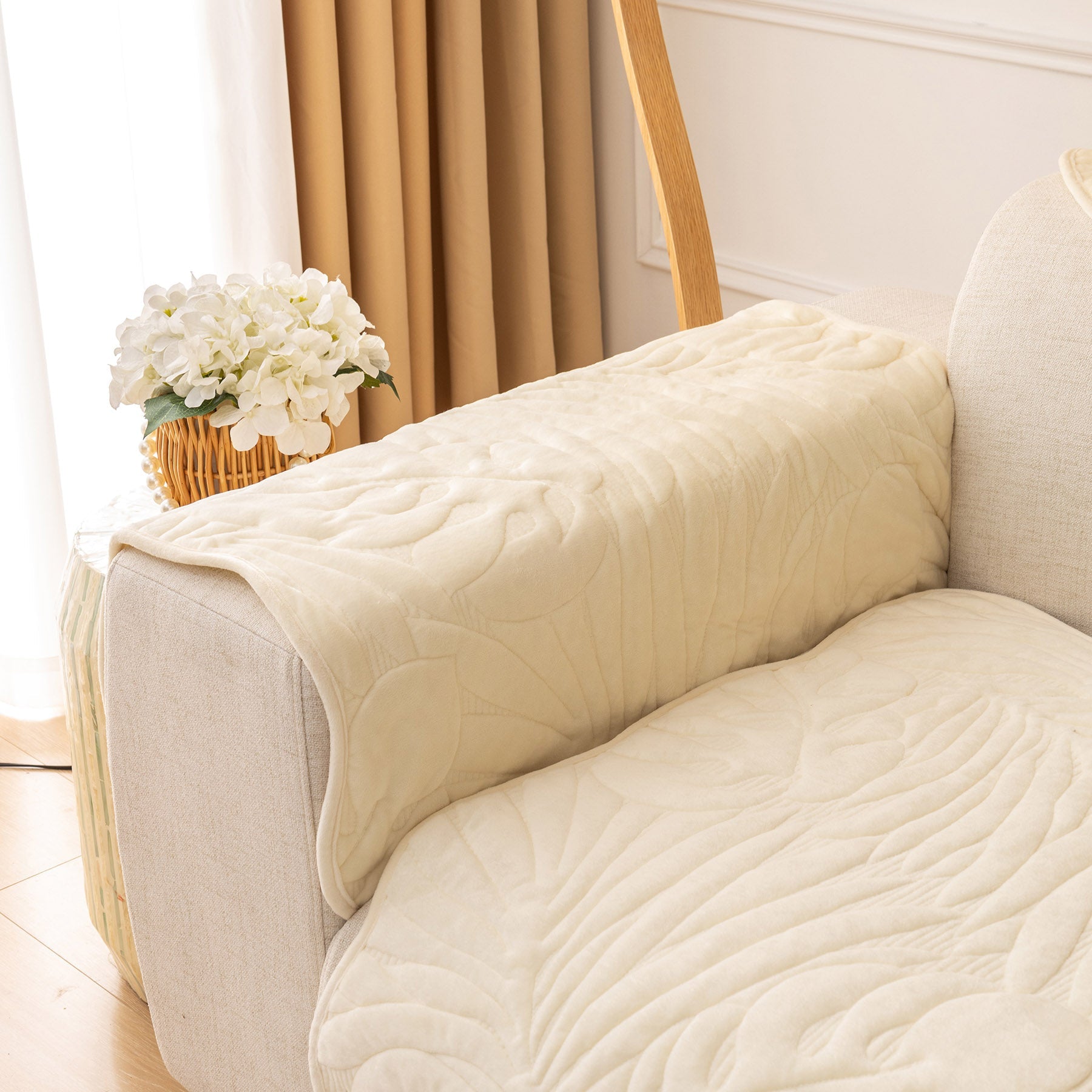 Soft Velvet Plush Non-Slip Sofa Cover Quilted Palm Leaves Sofa Seat Pad for Kids and Pets