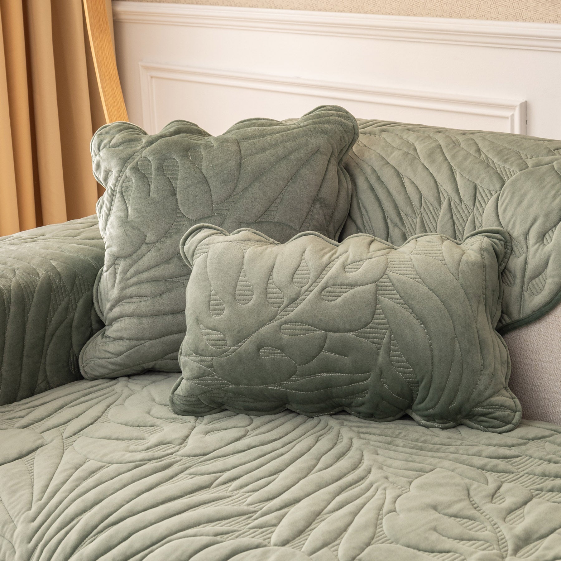 Soft Velvet Plush Non-Slip Sofa Cover Quilted Palm Leaves Sofa Seat Pad for Kids and Pets