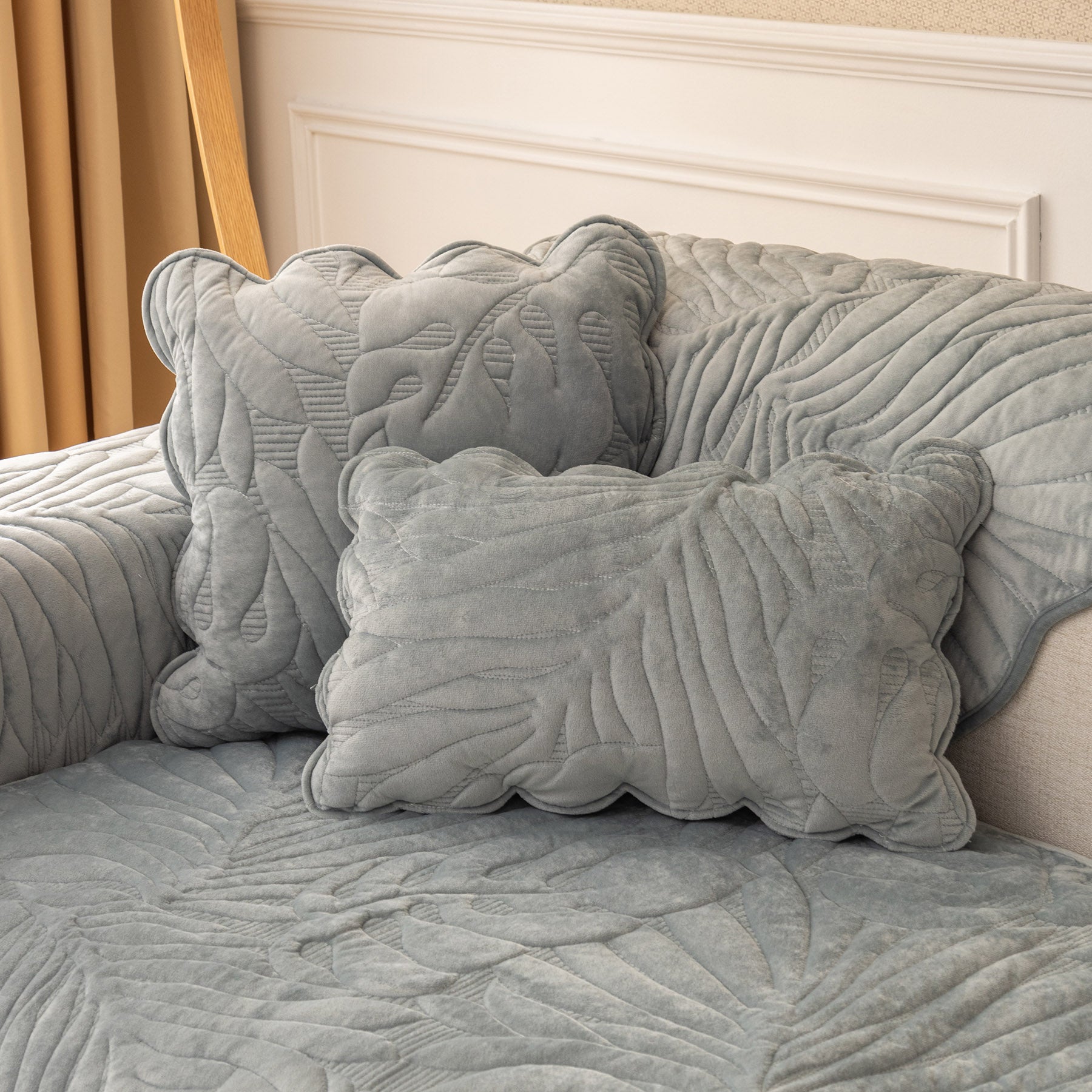 Soft Velvet Plush Non-Slip Sofa Cover Quilted Palm Leaves Sofa Seat Pad for Kids and Pets
