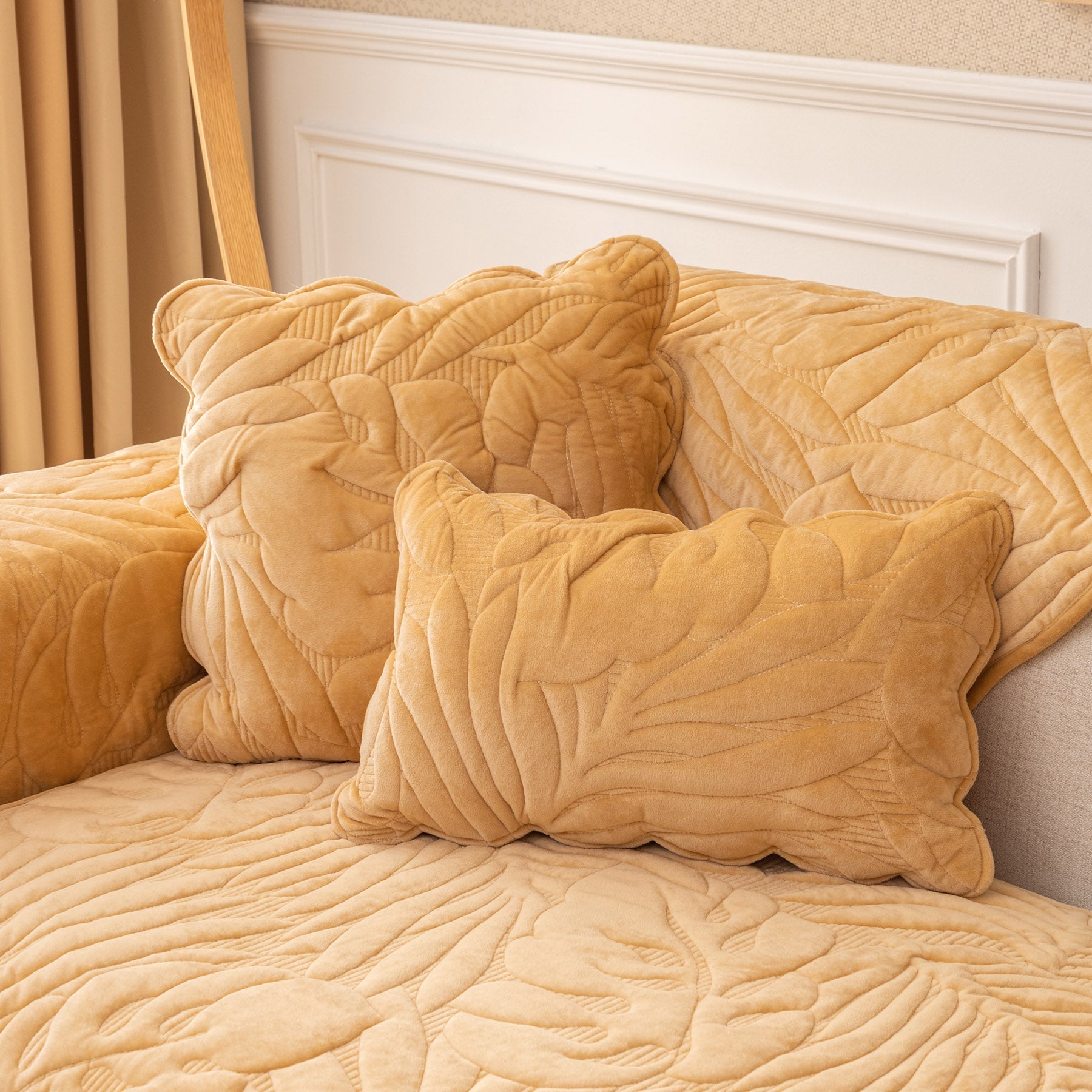 Soft Velvet Plush Non-Slip Sofa Cover Quilted Palm Leaves Sofa Seat Pad for Kids and Pets