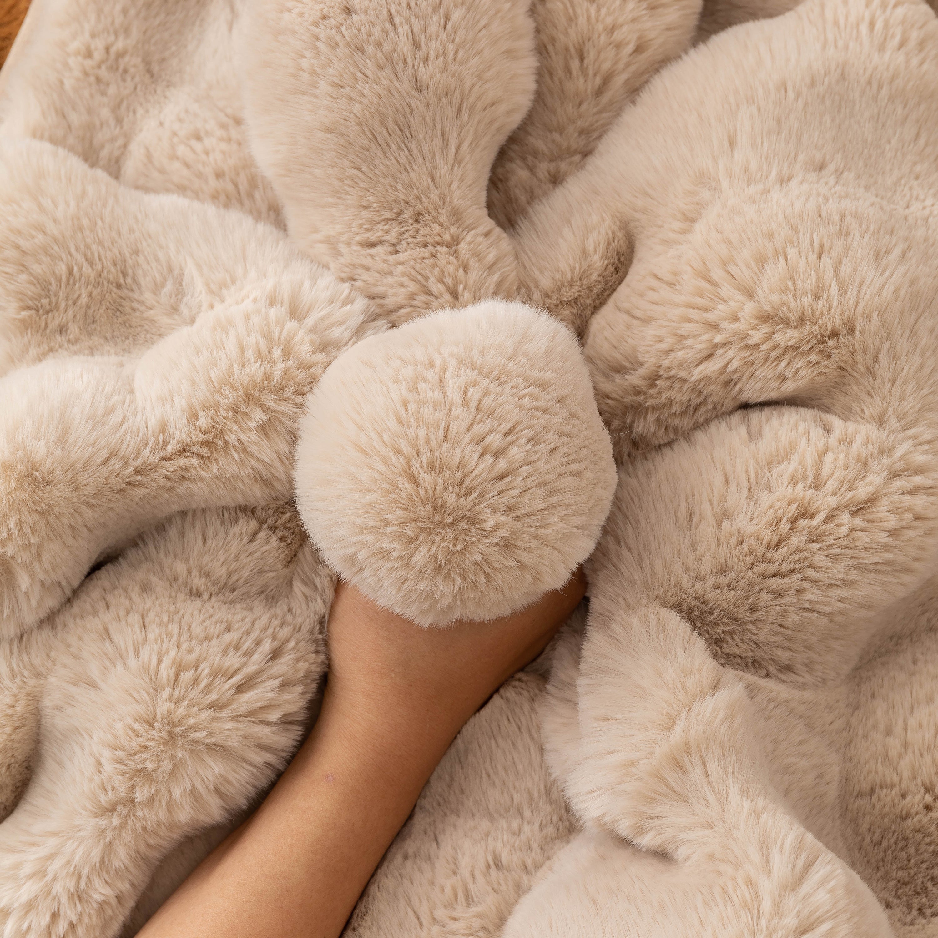 Thick Sofa Seat Pad Solid Color Faux Fur Fluffy Sofa Cushion Non-Slip Couch Covers