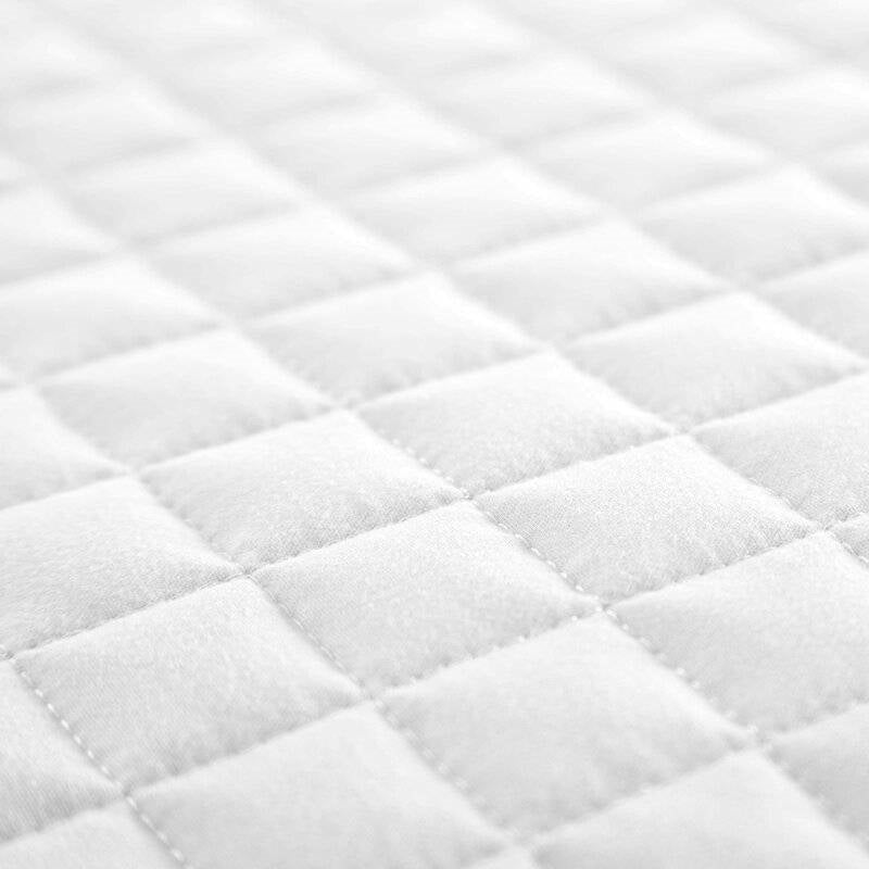 King/Cal King Lightweight White Ultra Soft 3-Piece Microfiber Quilt Set
