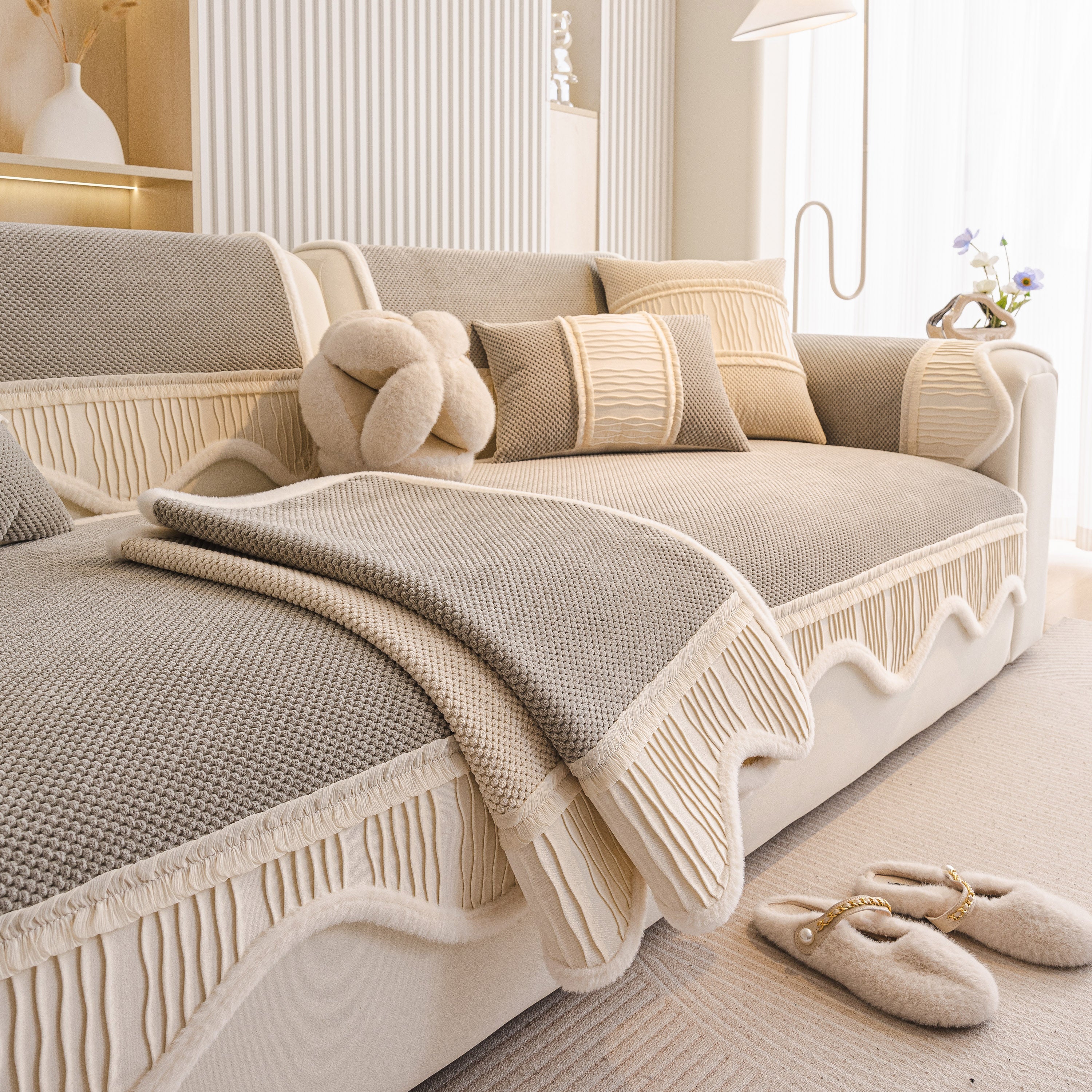 Washable Sofa Throw Pad, Non-Slip Sofa Mat Cozy Couch Slipcover with Soft Furry Trim