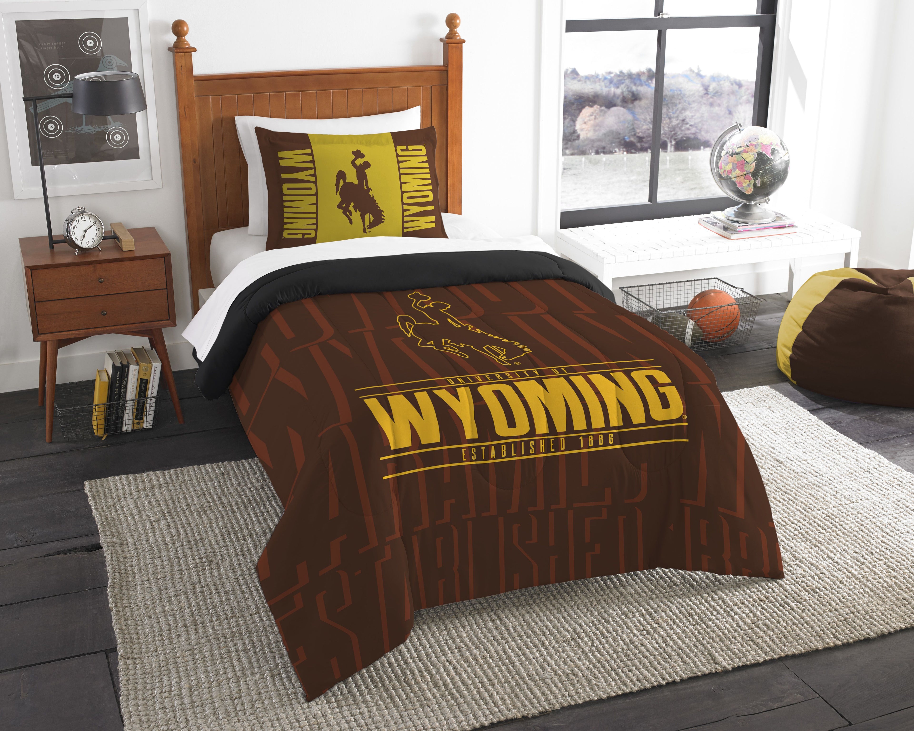 Wyoming OFFICIAL Collegiate Modern Take Twin Comforter & Sham Set(D0102HHY2LV.)