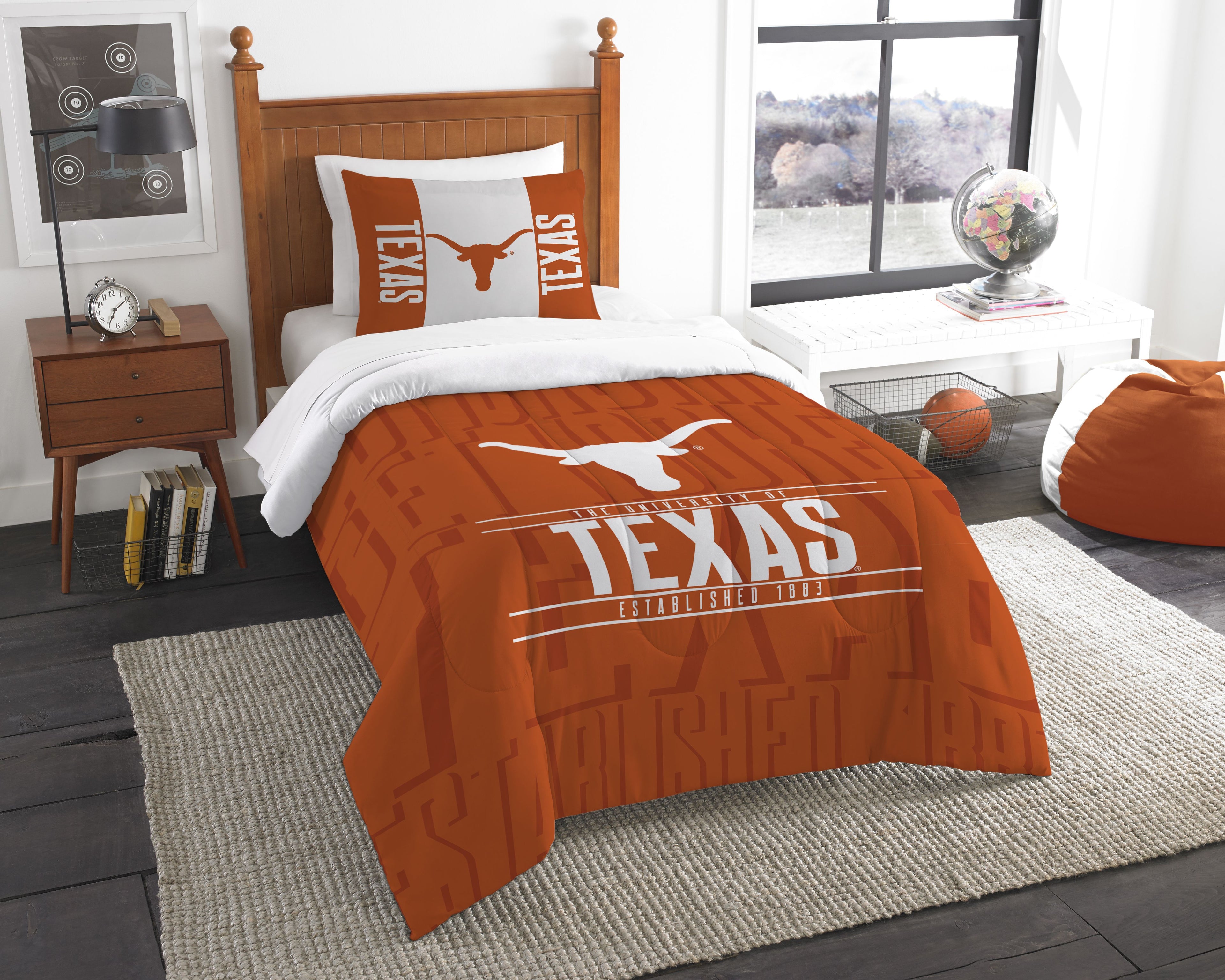 Texas OFFICIAL Collegiate Modern Take Twin Comforter & Sham Set(D0102HXM66V.)