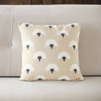 Unique Indoor Cushions: Refresh Your Space with Playful Petals - Gold - 45x45cm