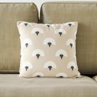 Unique Indoor Cushions: Refresh Your Space with Playful Petals - Gold - 45x45cm