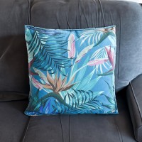 Elegant Indoor Cushions: Whimsical & Budget-Friendly. High-quality polyester filling for ultimate comfort. Removable cover with zip opening. Mix & match with our collection. 45x45cm.