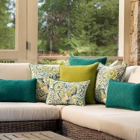 Pillow Perfect Forsyth Solid Indooroutdoor Throw Pillow Plush Fill Weather And Fade Resistant Throw 185 X 185 Green