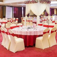 100Pcs Wedding Chair Decorations Stretch Red Chair Bows And Sashes For Party Ceremony Reception Banquet Spandex Chair Covers Slipcovers (100, Red)