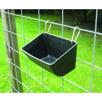 Little Giant Plastic Fence Feeder | Pig Feeder | Clip On Fence Feeder | Mountable Feed Bucket | 4.5 Quarts | Black