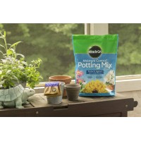 Miraclegro Moisture Control Potting Mix 8 Qt Protects Against Over And Under Watering Container Plants 2Pack