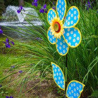 In The Breeze 2649 16Inch Blue Daisy Sunflower Wind Spinner With Leaves Colorful Flower For Yard And Garden