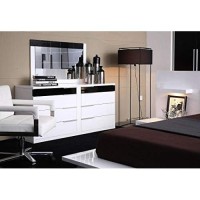 HomeRoots contemporary Lacquer Platform Queen Bed